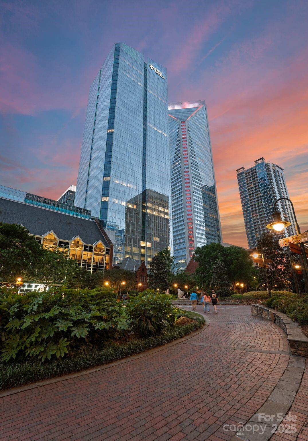 435 S Tryon Street Unit: 601