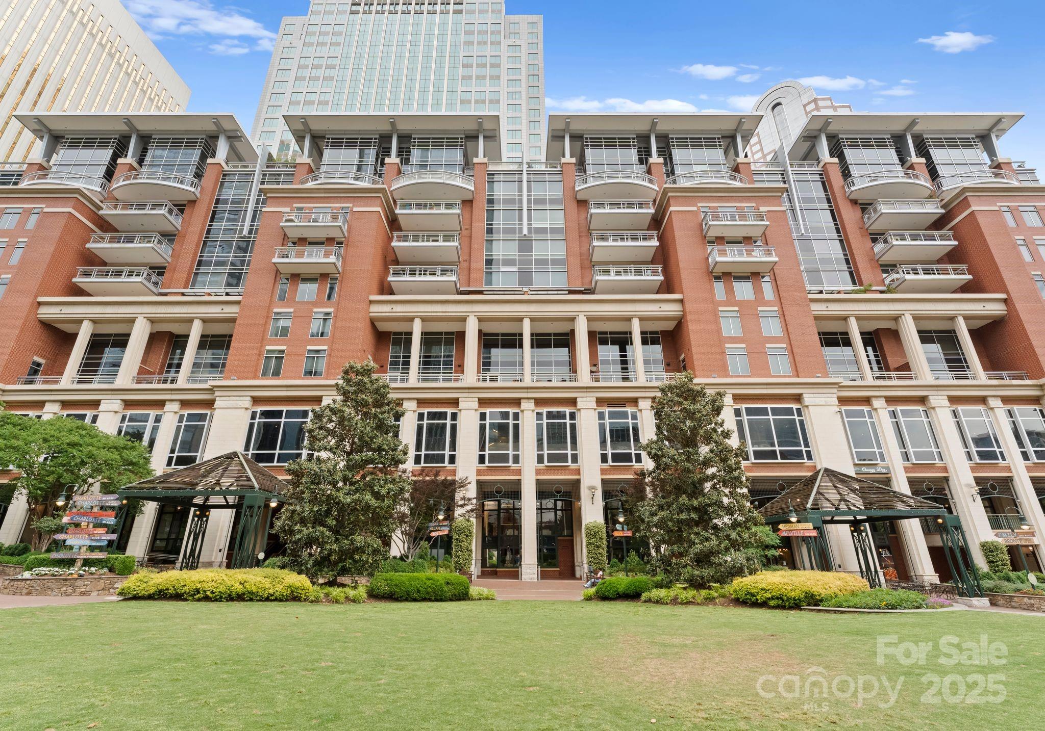 435 S Tryon Street Unit: 601