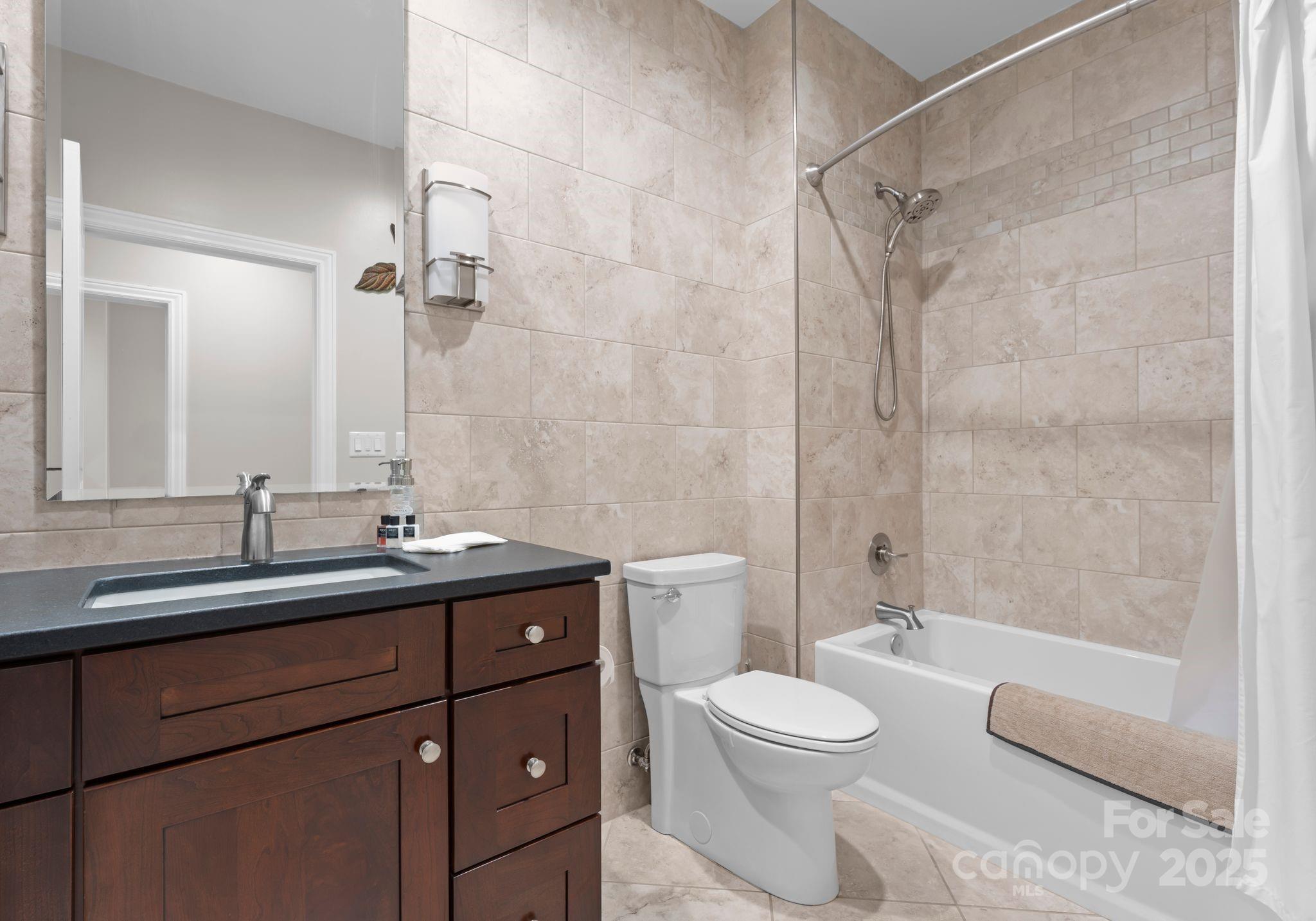 435 S Tryon Street Unit: 601
