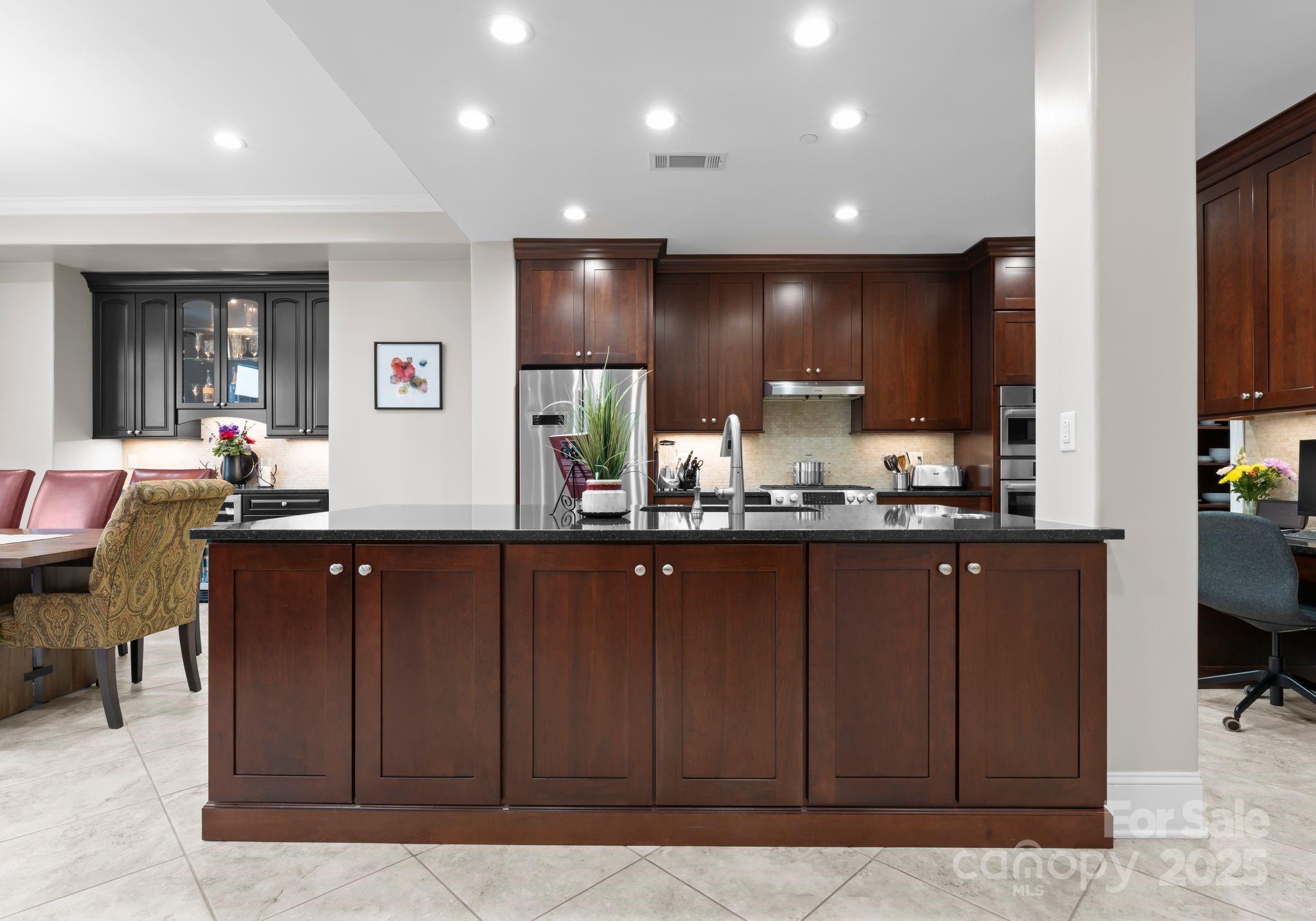 435 S Tryon Street Unit: 601