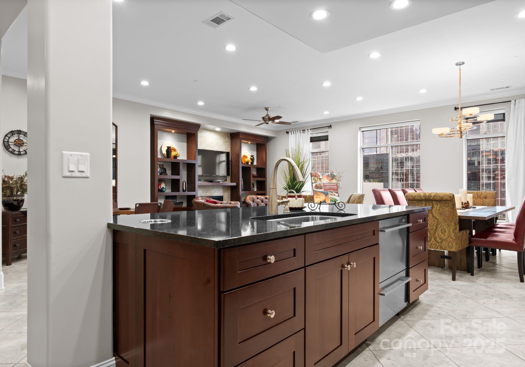 435 S Tryon Street Unit: 601