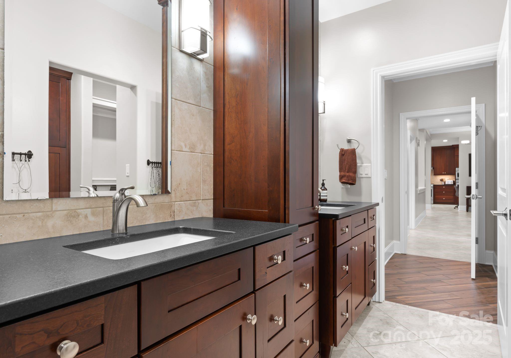 435 S Tryon Street Unit: 601