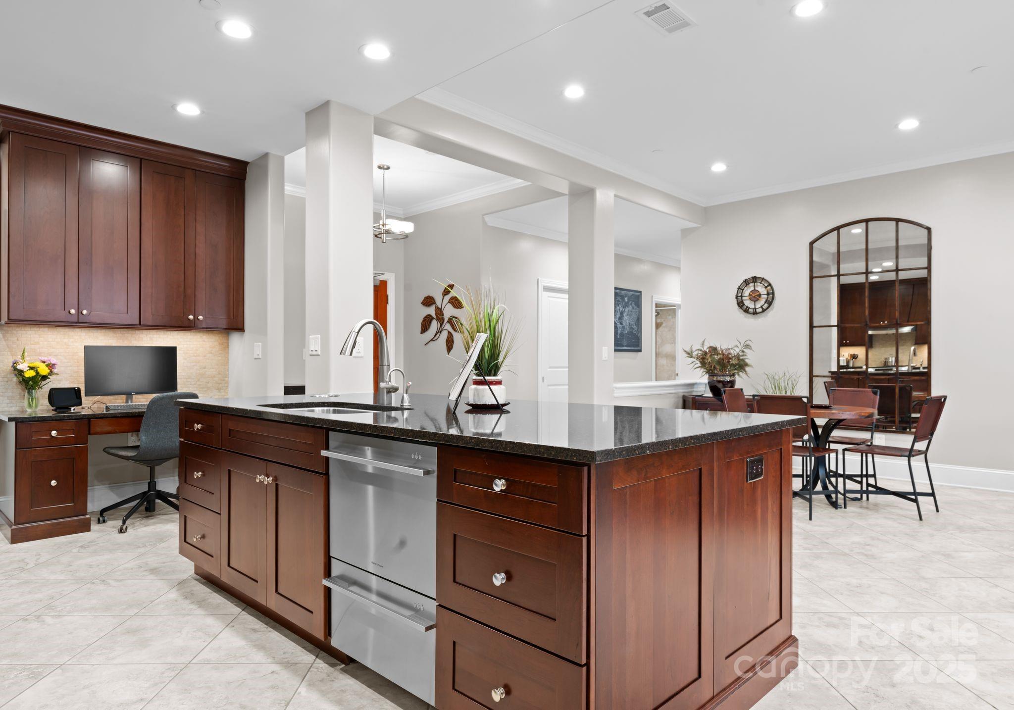 435 S Tryon Street Unit: 601