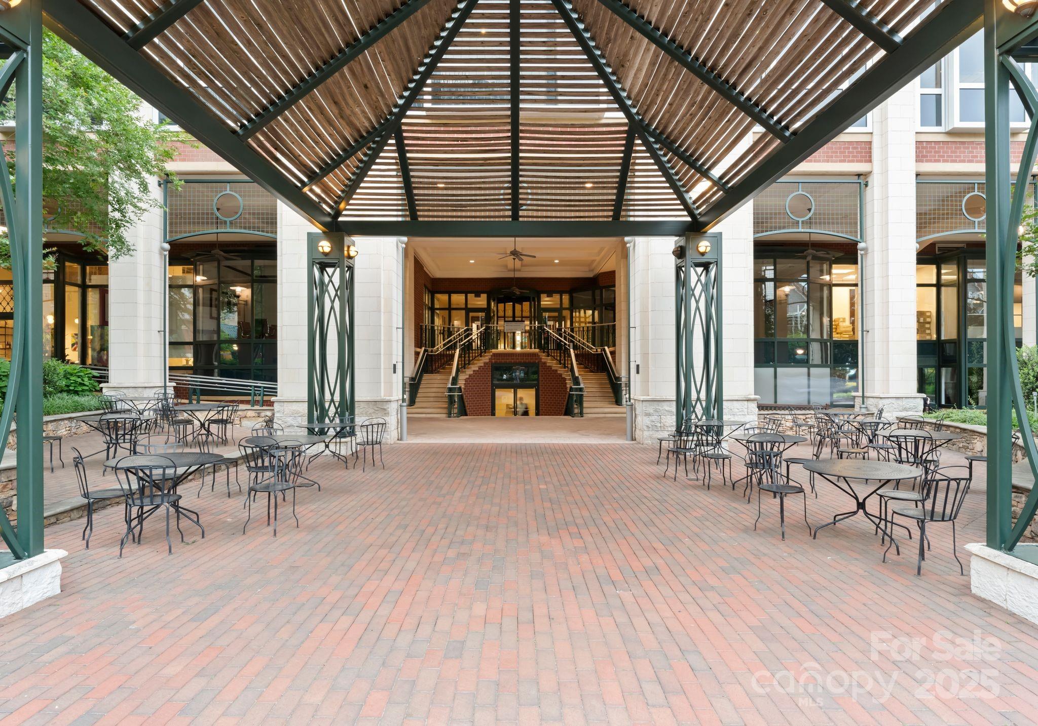 435 S Tryon Street Unit: 601