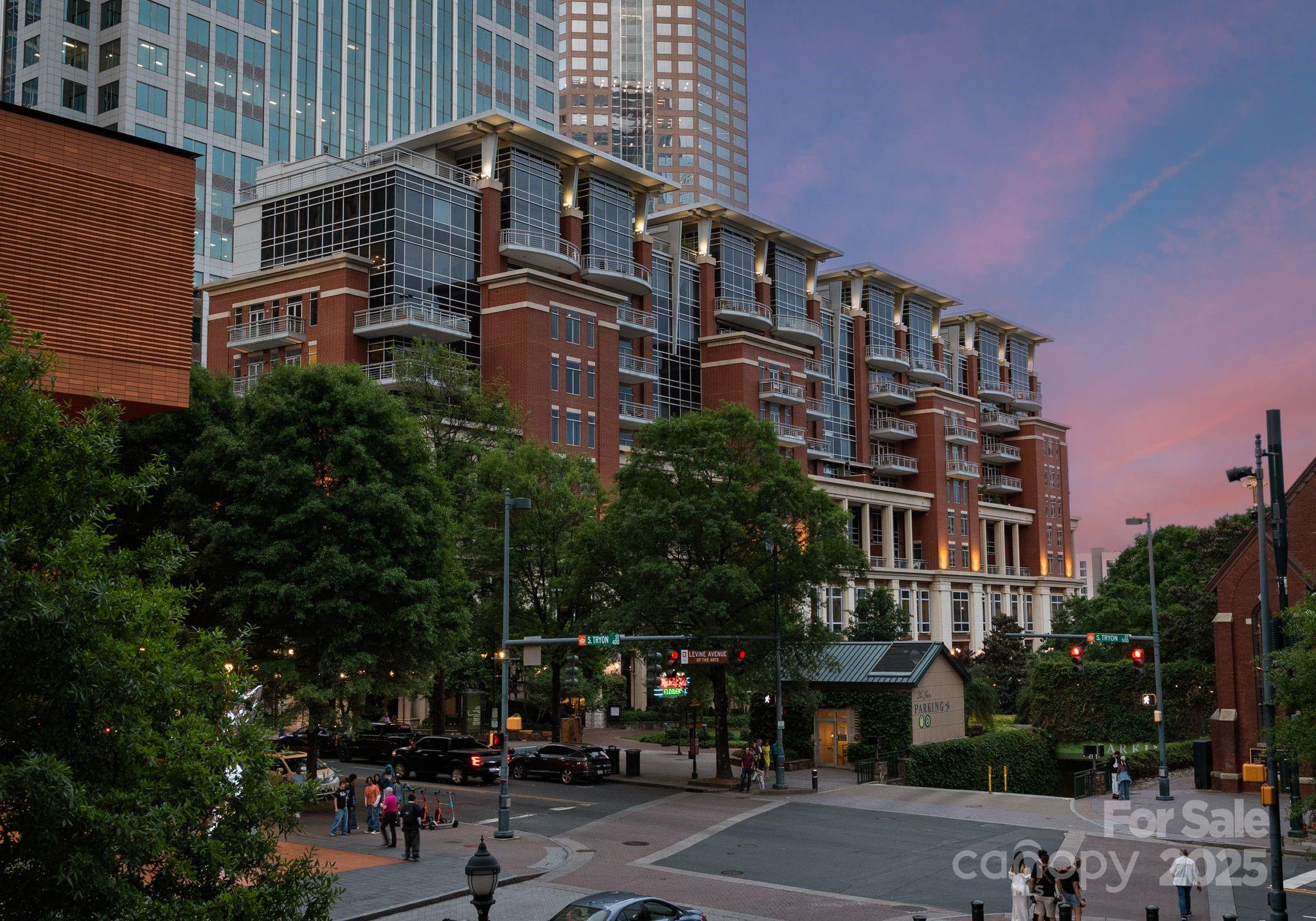 435 S Tryon Street Unit: 601