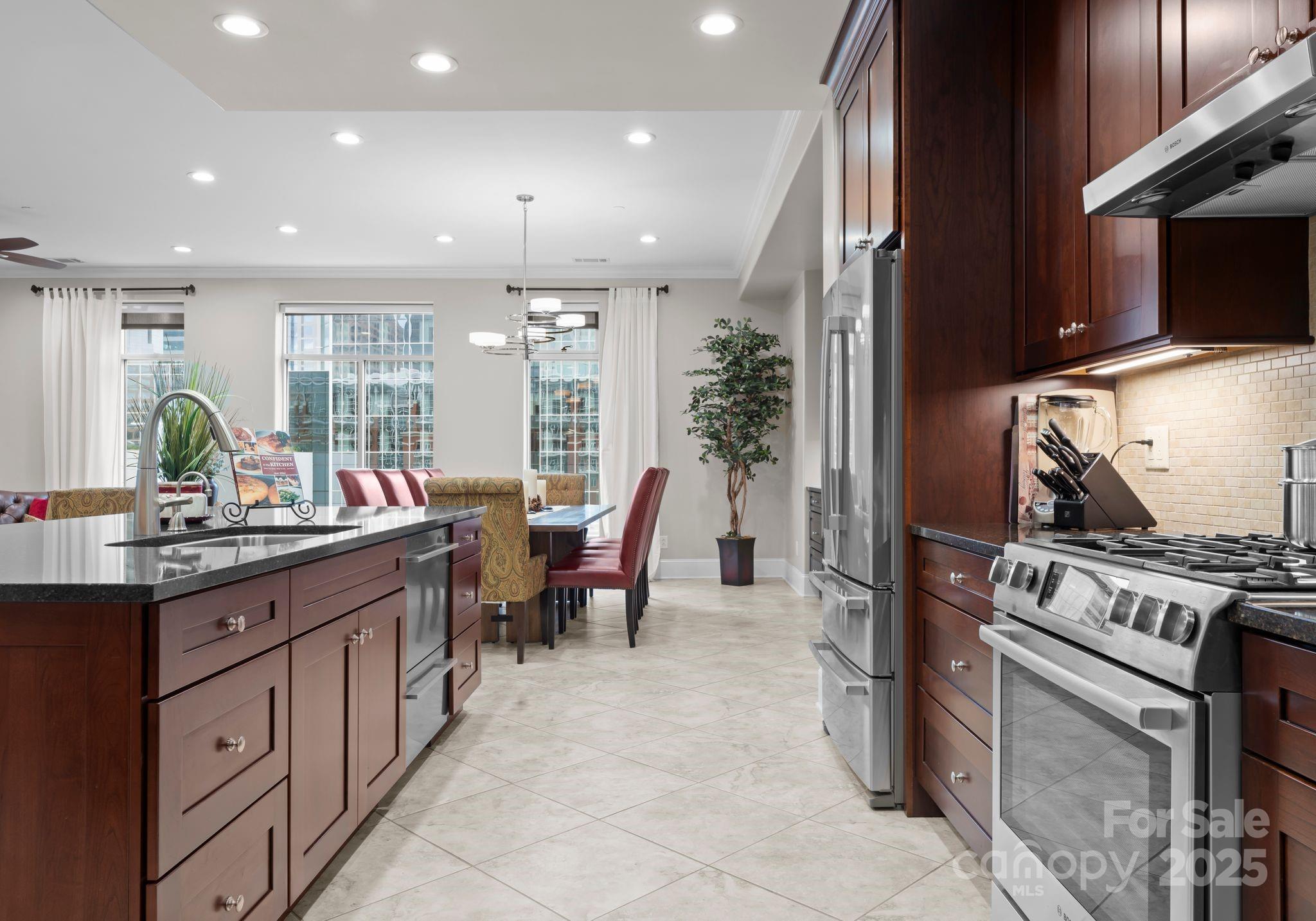 435 S Tryon Street Unit: 601