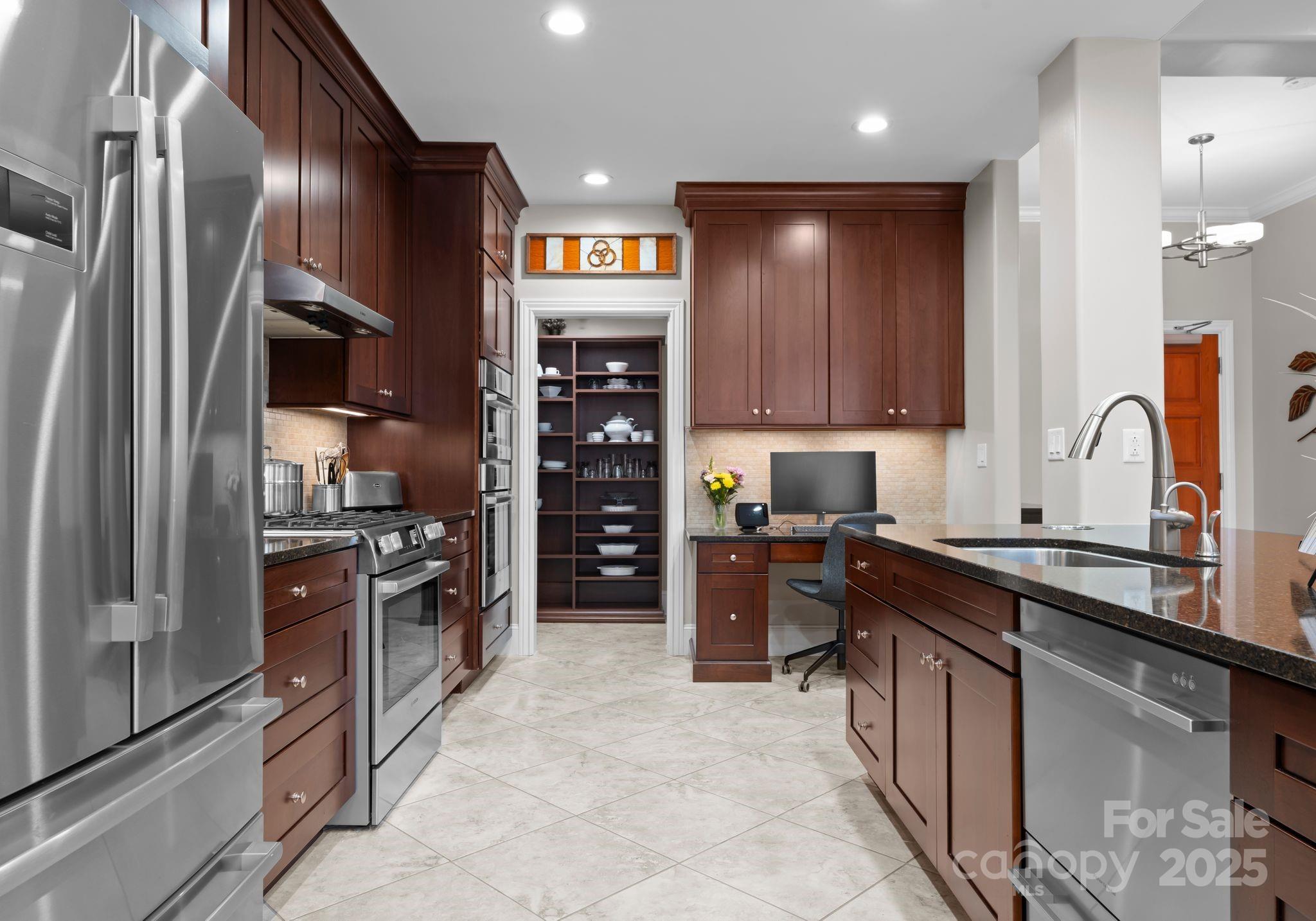 435 S Tryon Street Unit: 601