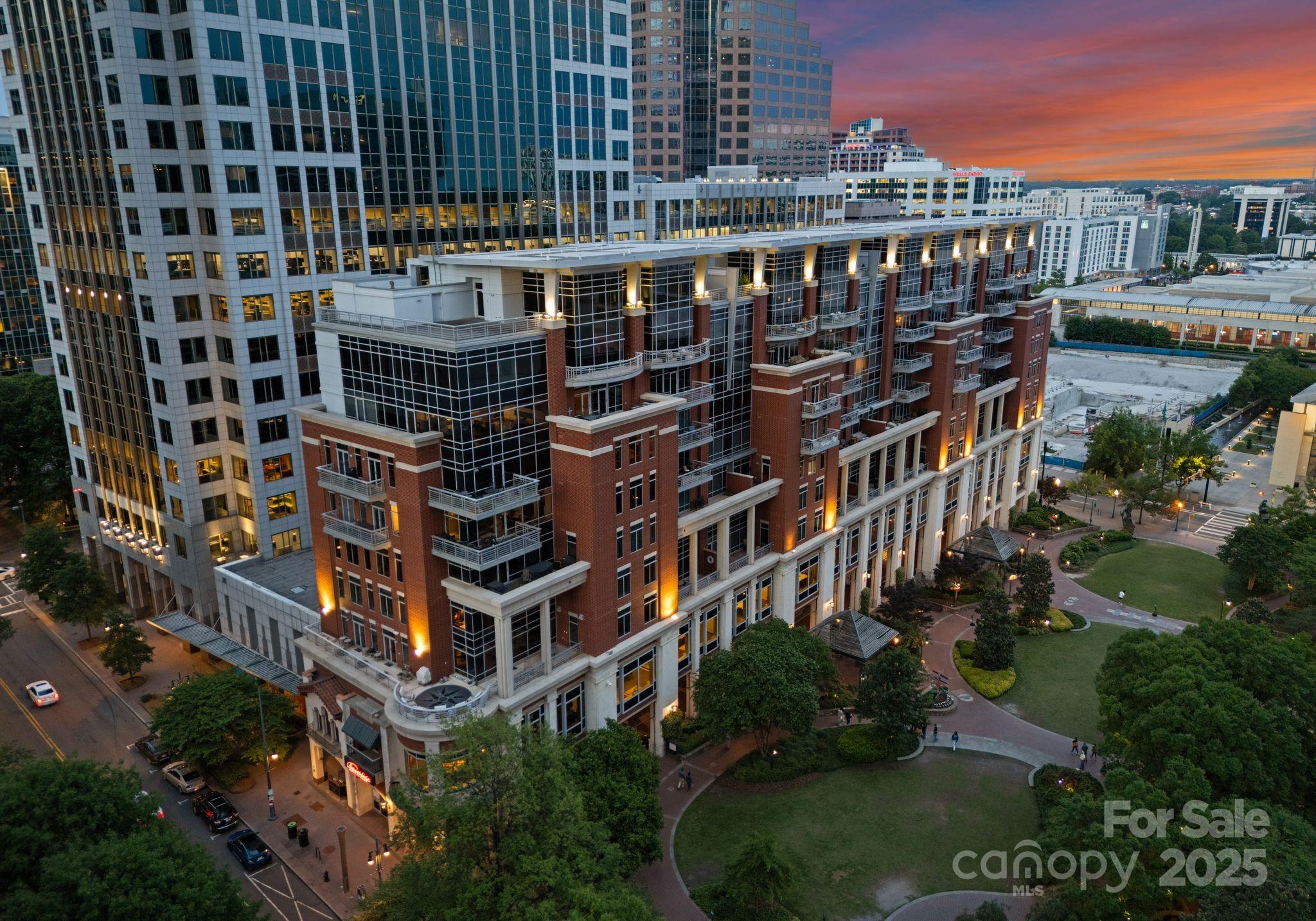 435 S Tryon Street Unit: 601