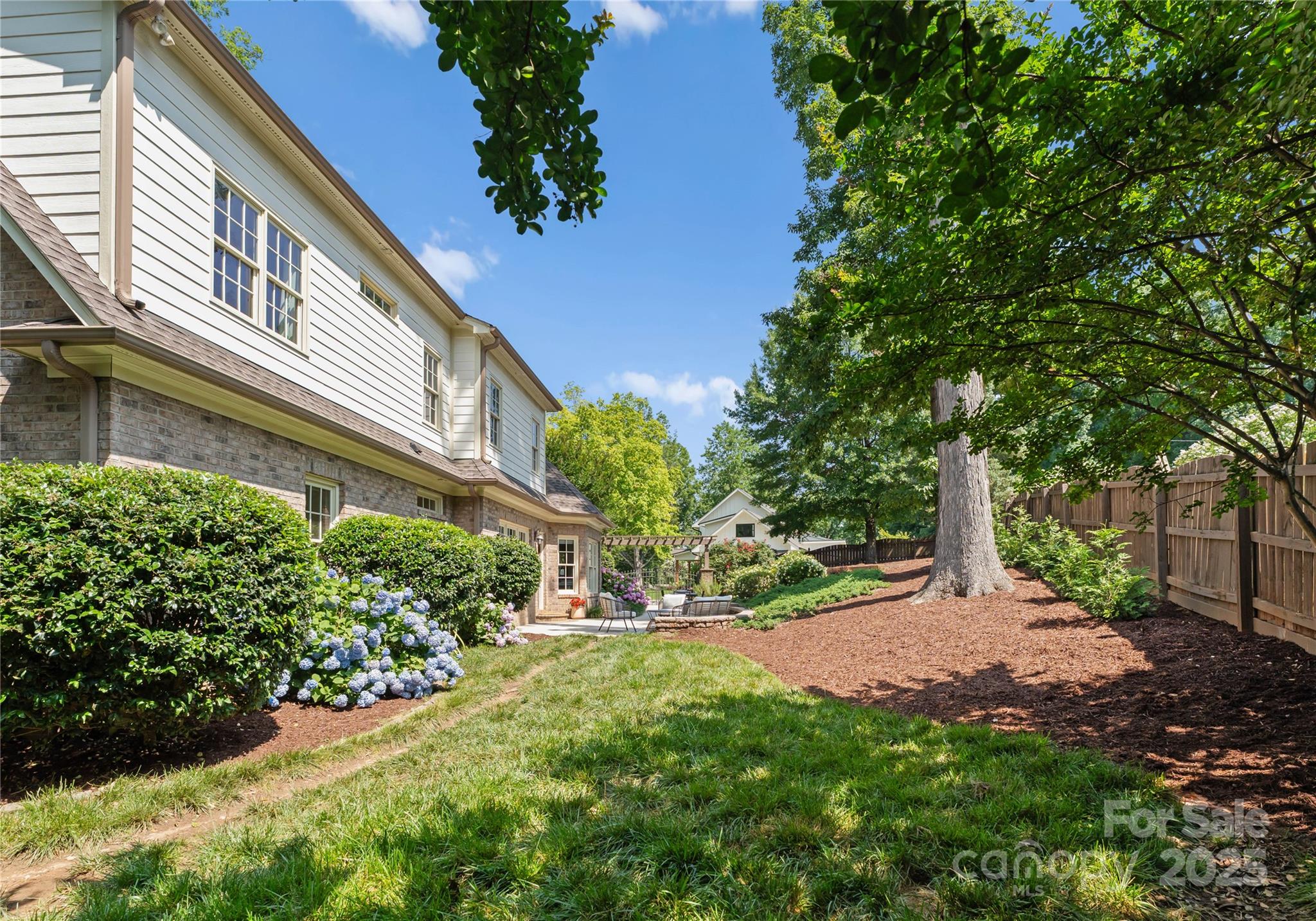 901 Hartford Avenue