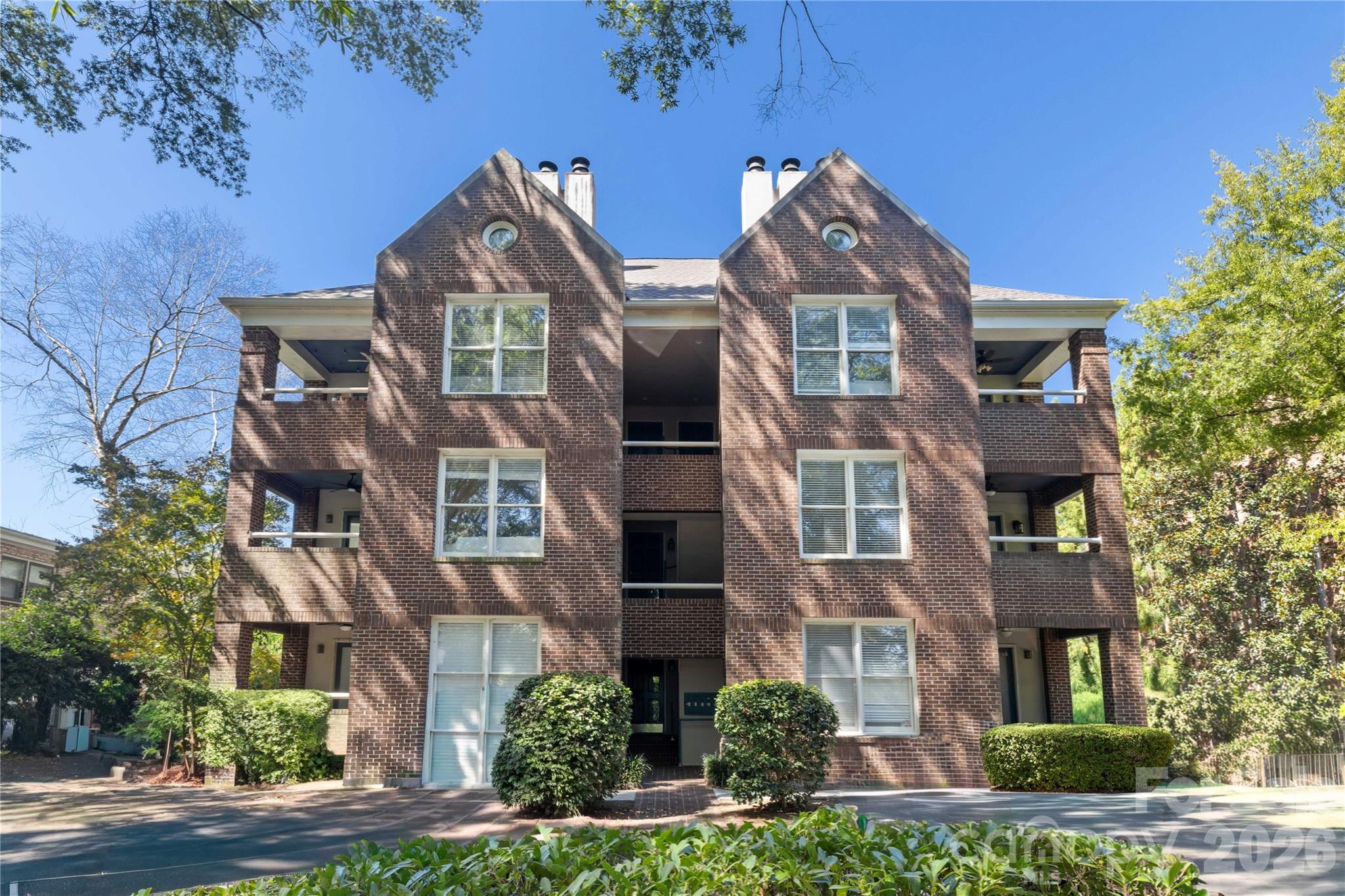 2220 Roswell Avenue Unit: D