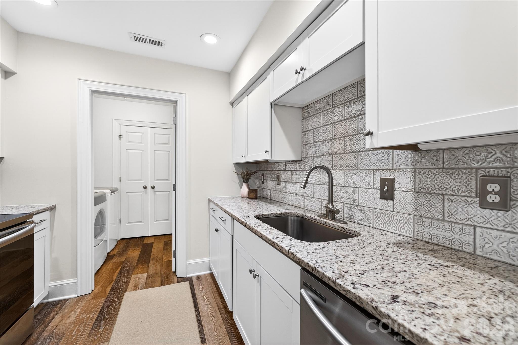 2220 Roswell Avenue Unit: D