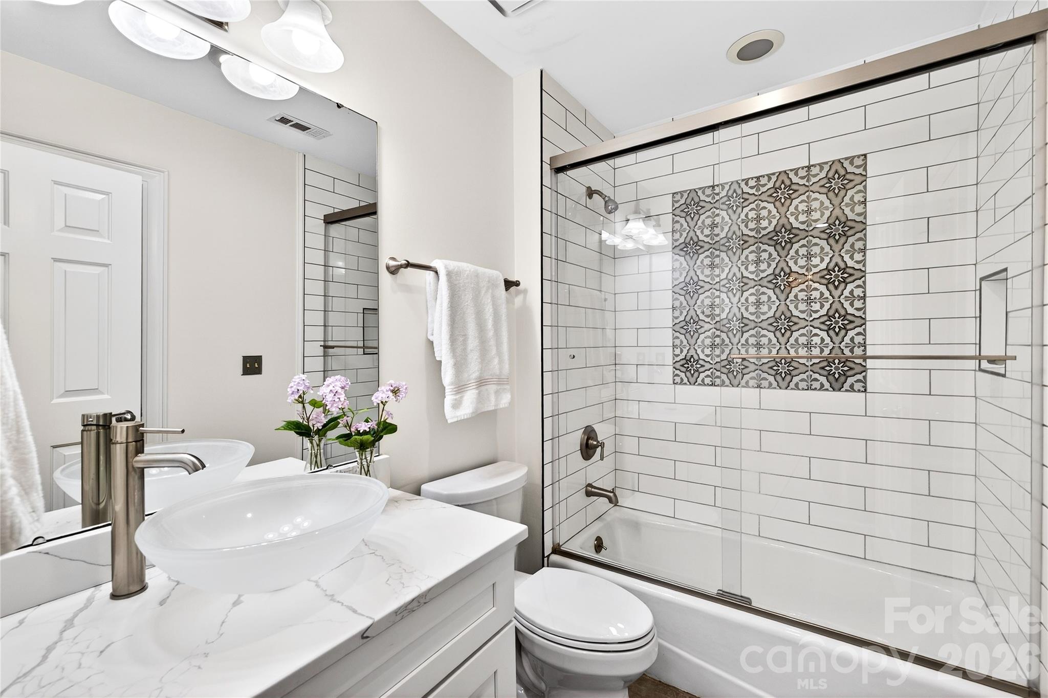 2220 Roswell Avenue Unit: D