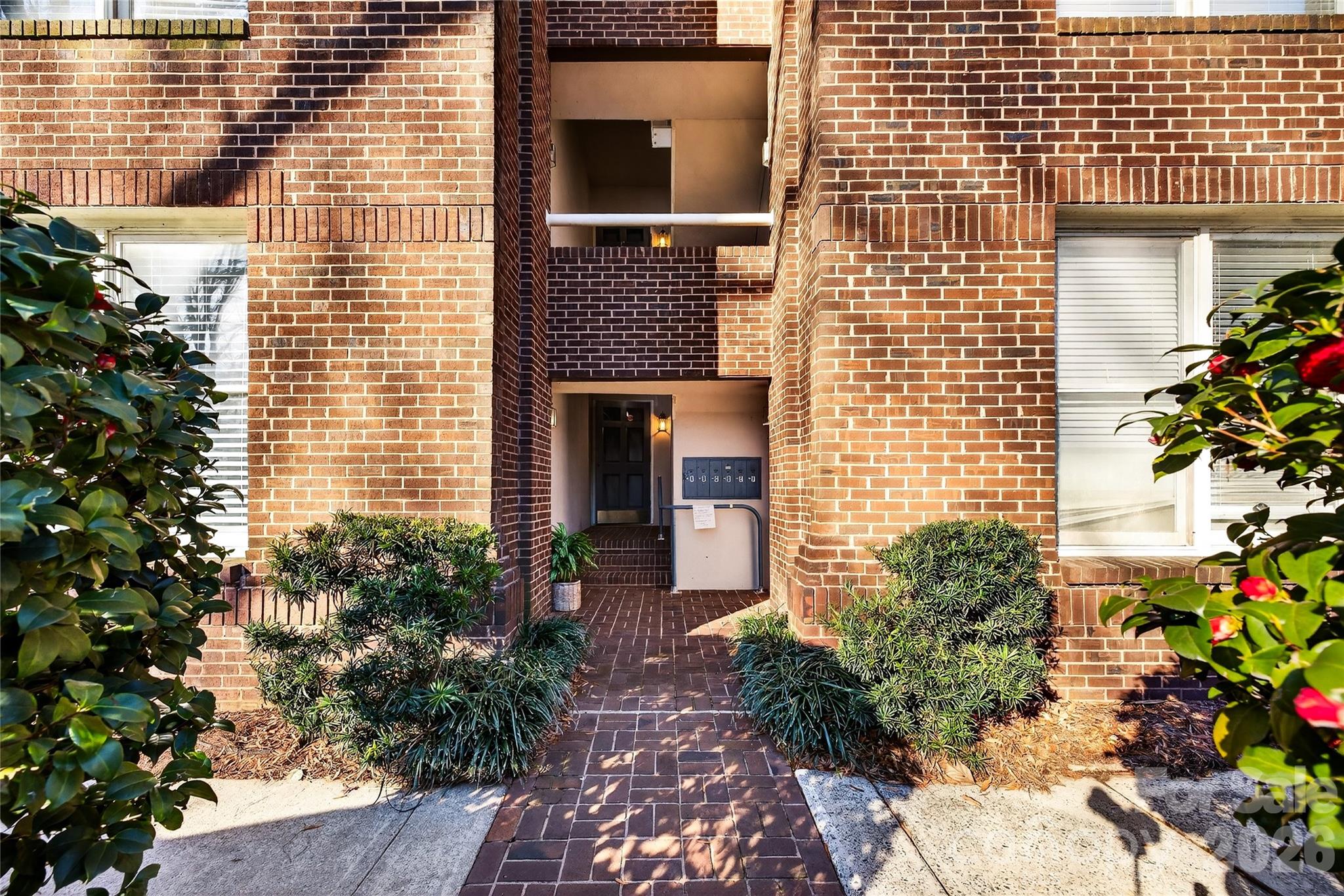 2220 Roswell Avenue Unit: D