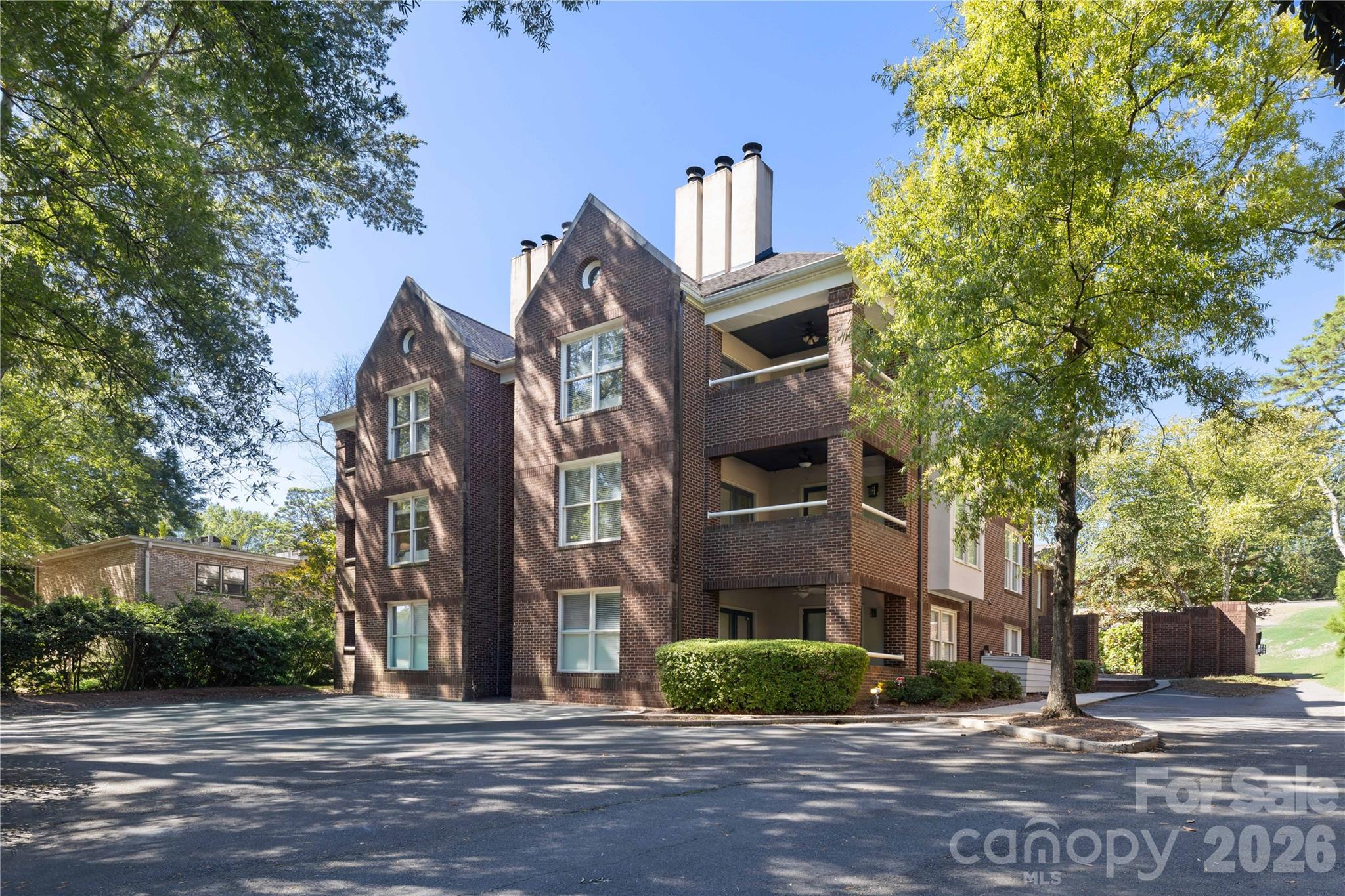 2220 Roswell Avenue Unit: D