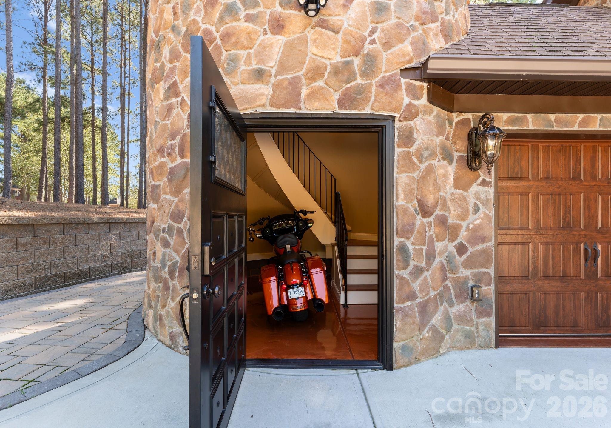 1220 Broadside Road