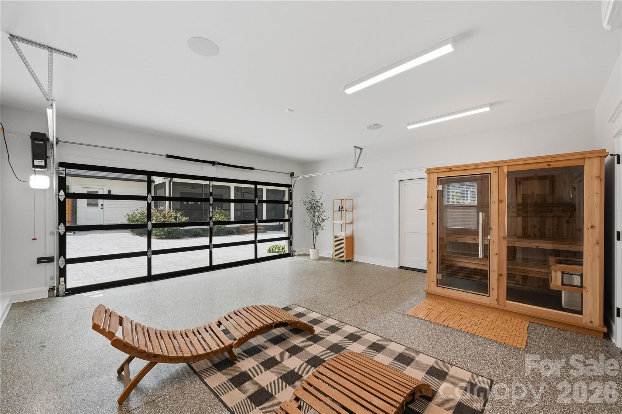 921 Woodside Avenue