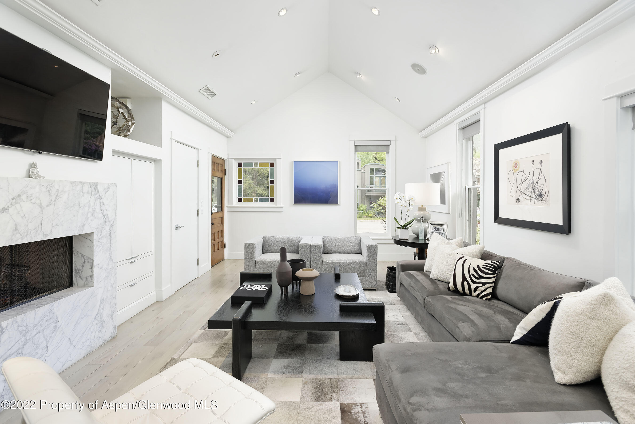 533 W Francis Street