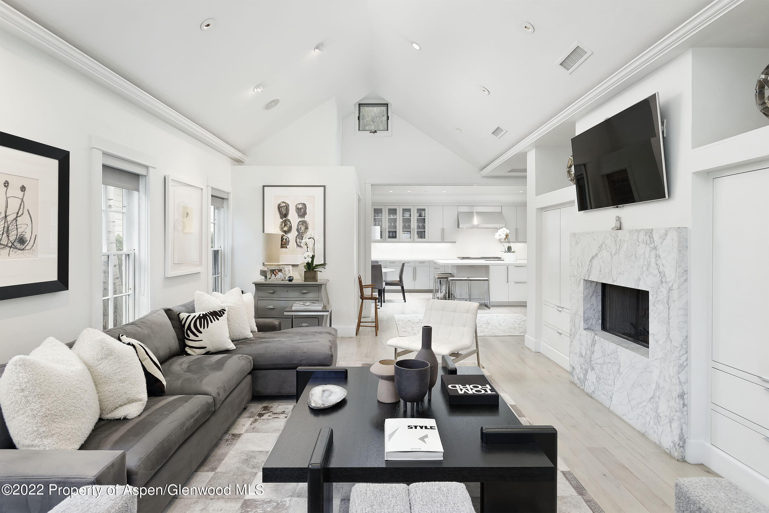 533 W Francis Street