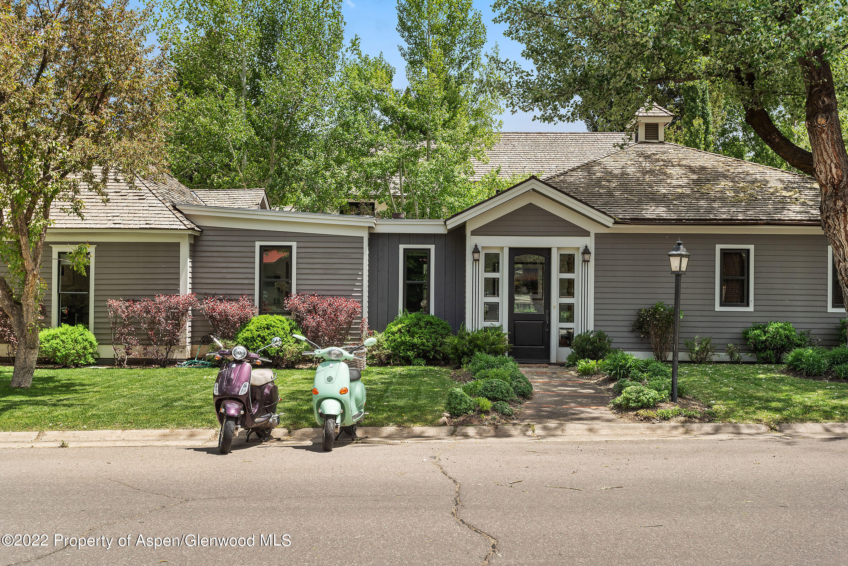 533 W Francis Street