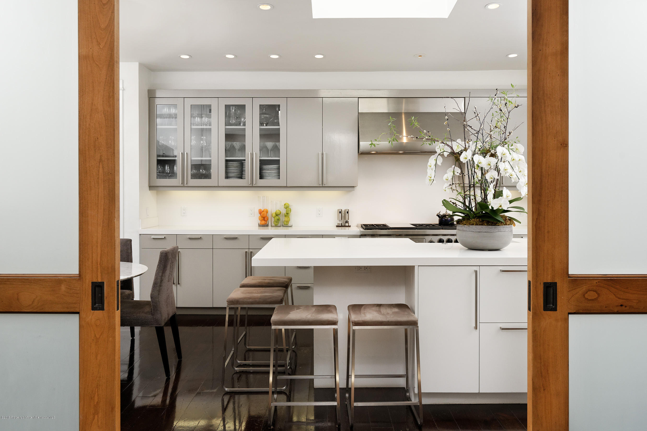 533 W Francis Street