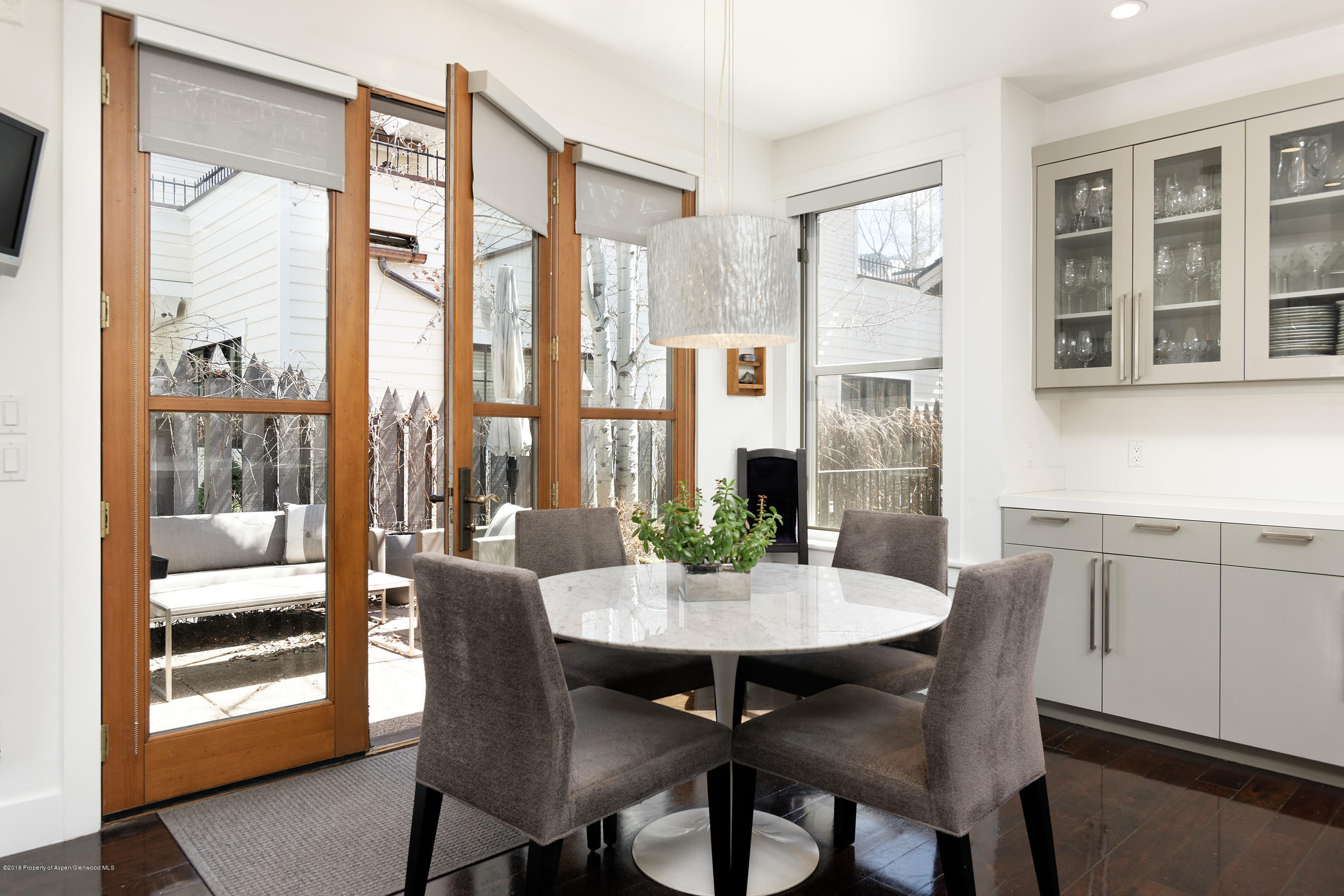 533 W Francis Street