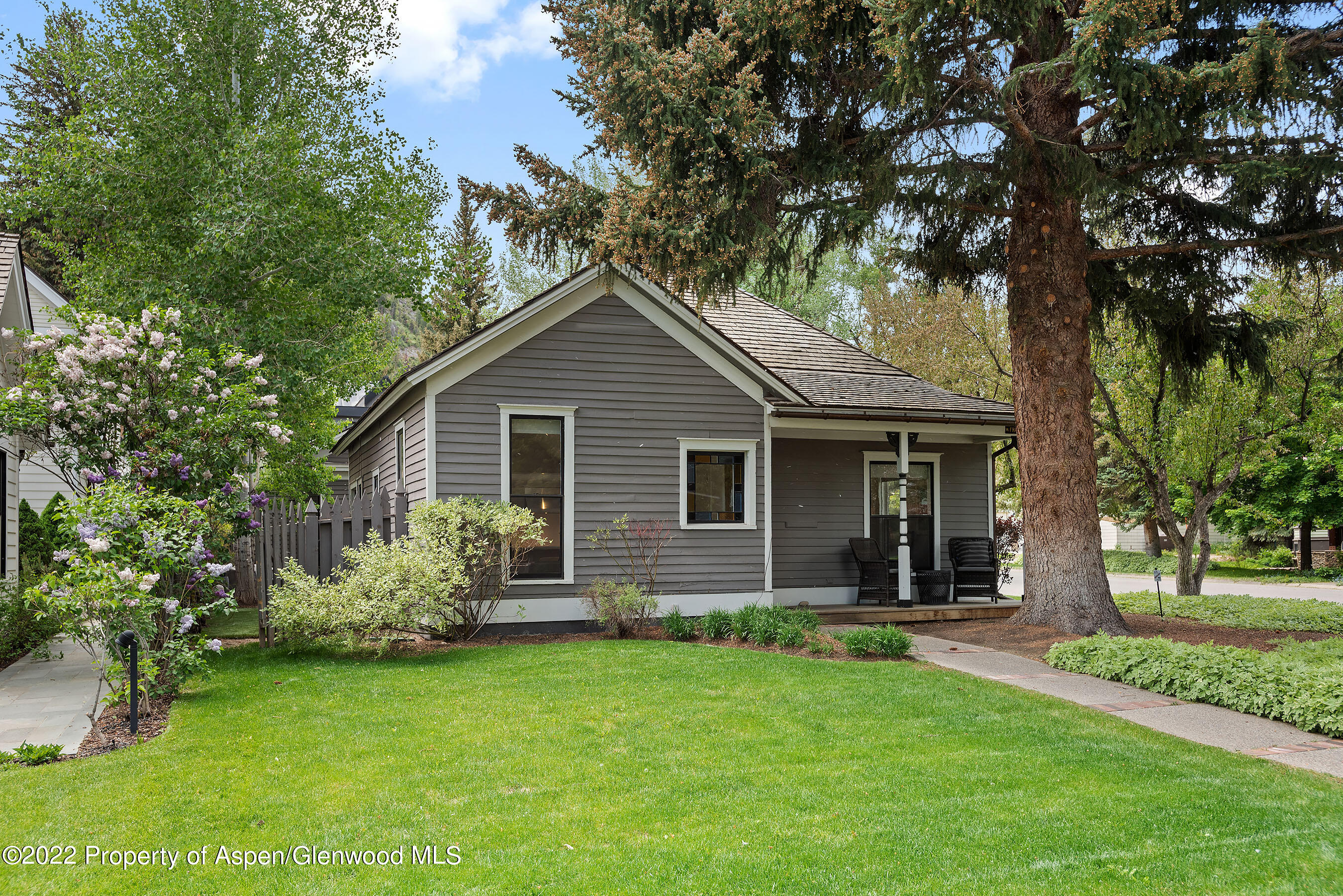 533 W Francis Street