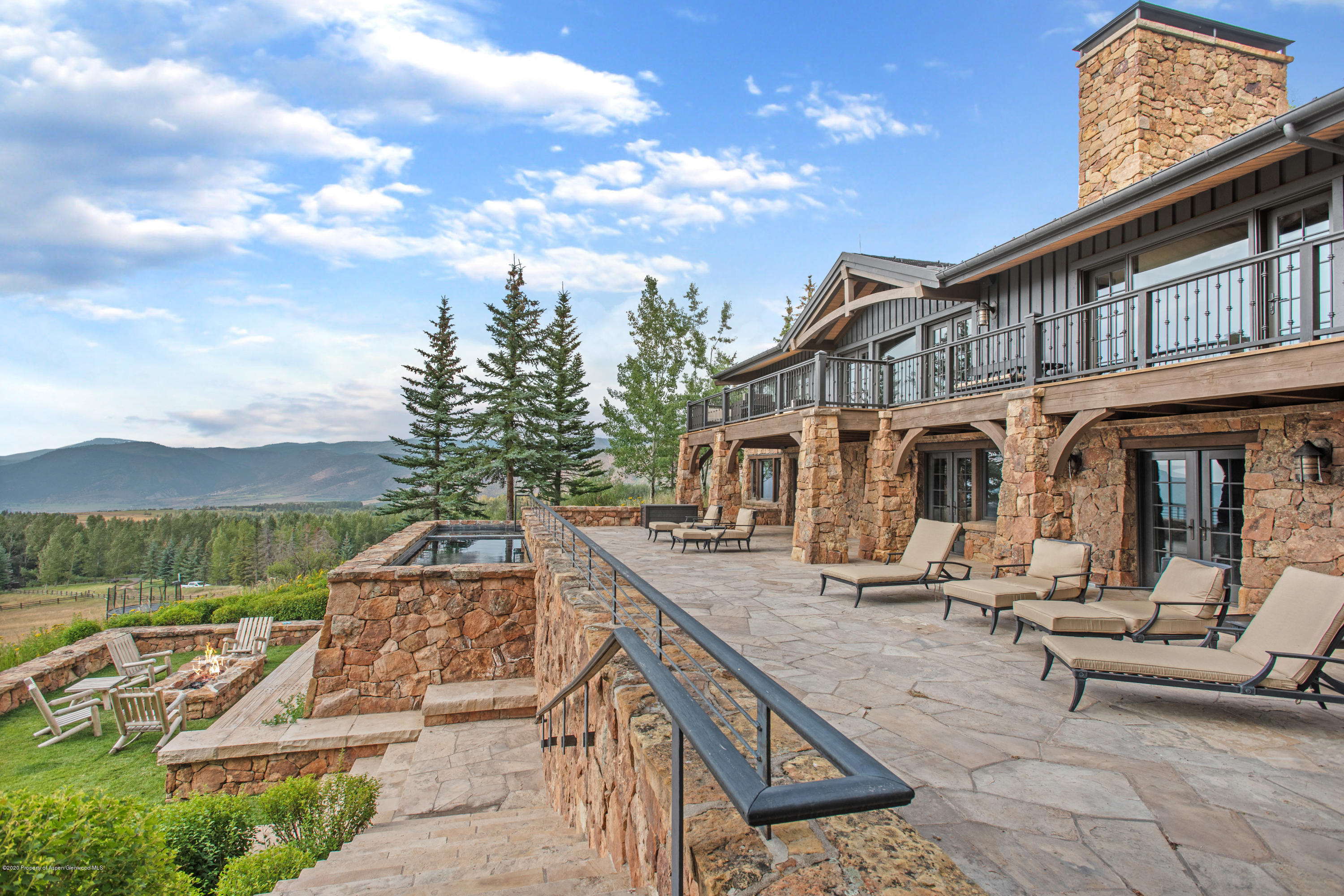 565 N Starwood Drive