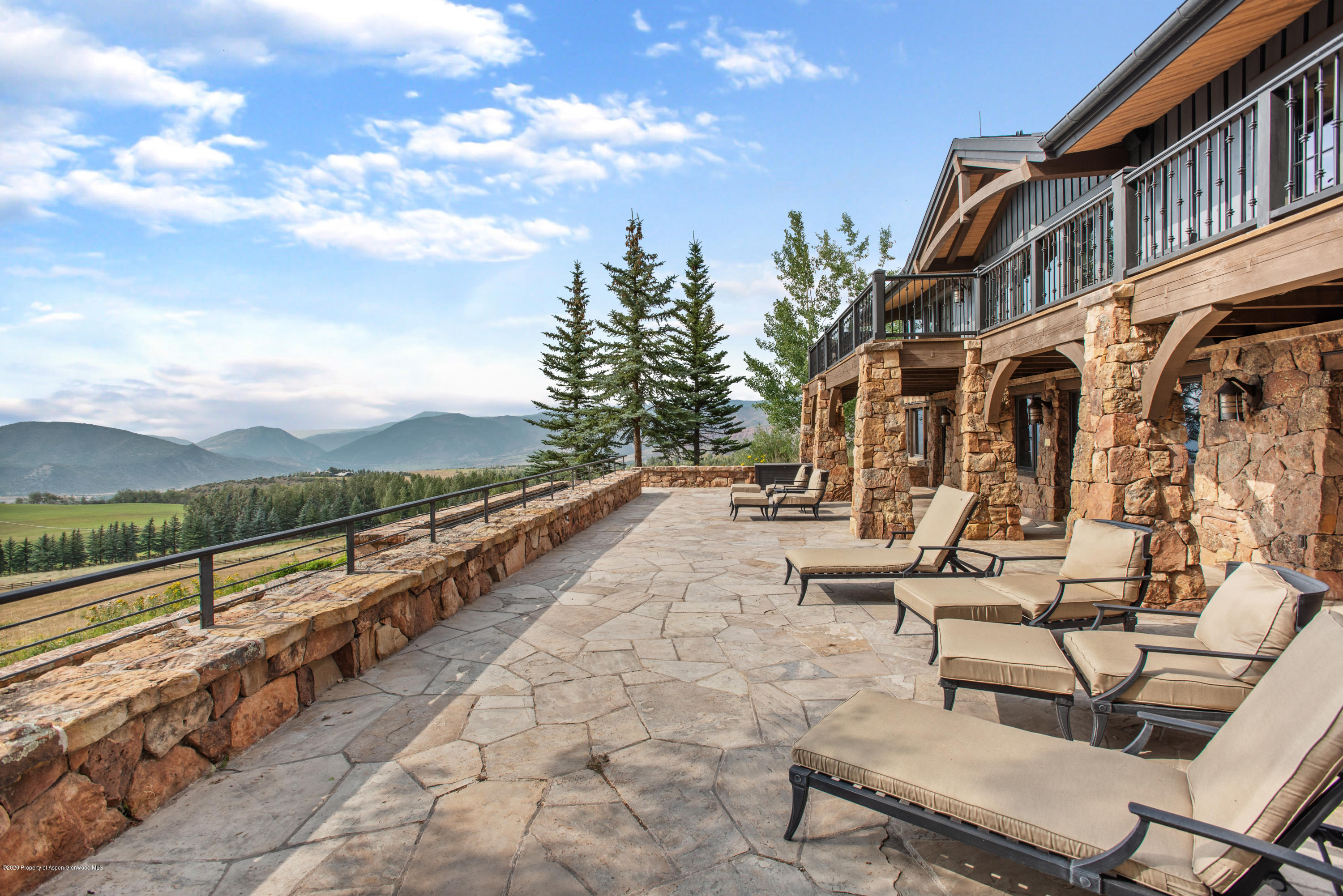 565 N Starwood Drive