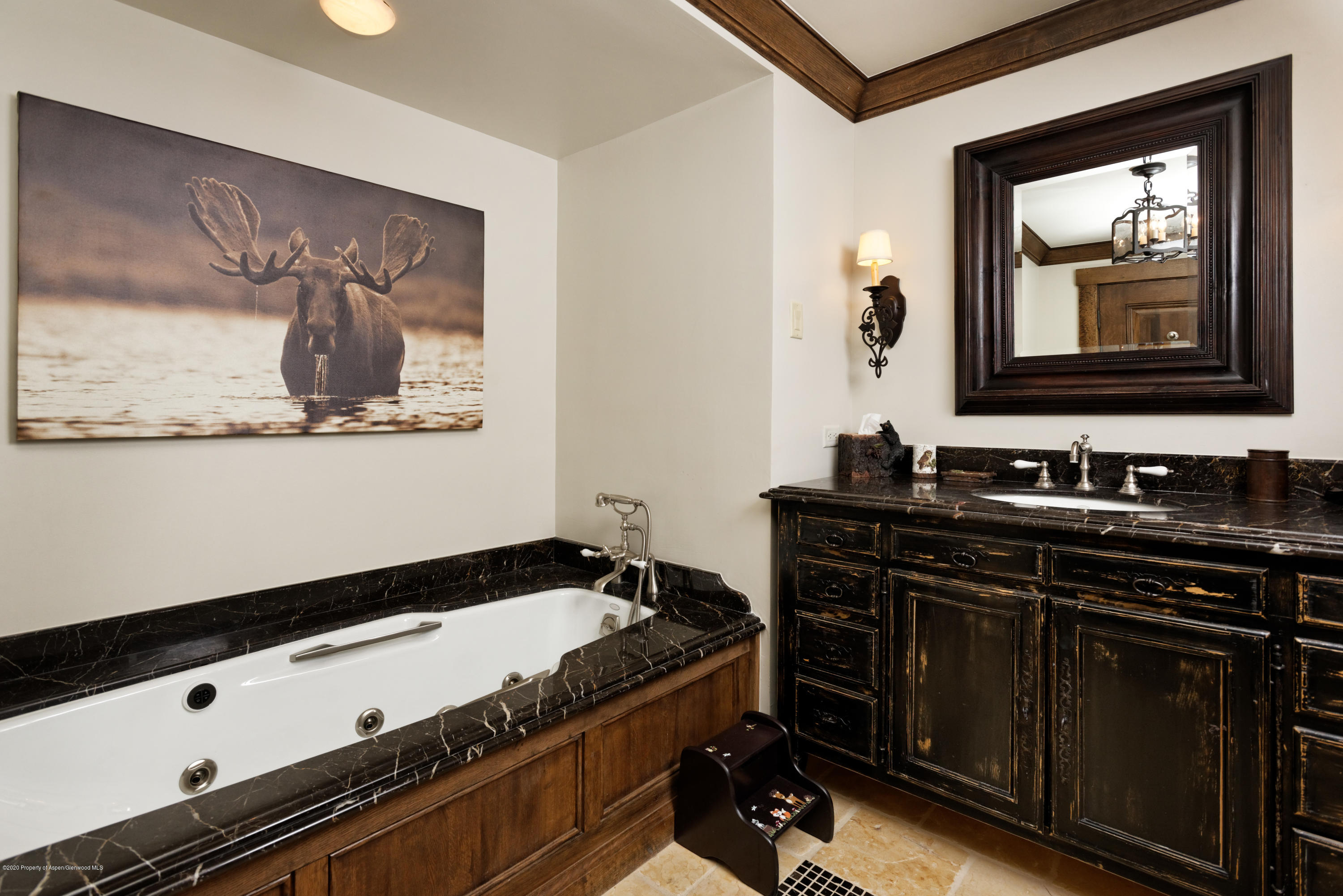 565 N Starwood Drive