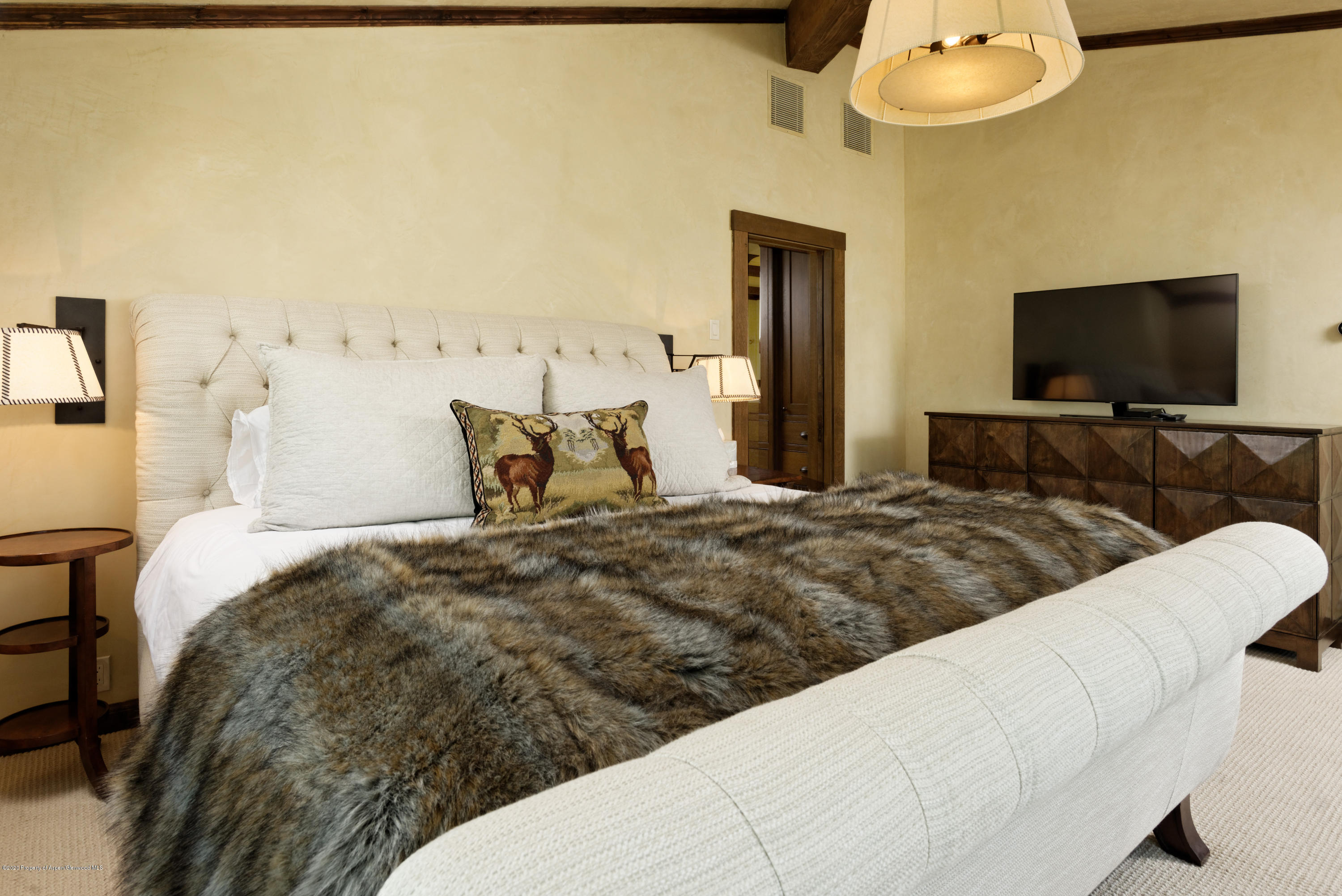 565 N Starwood Drive