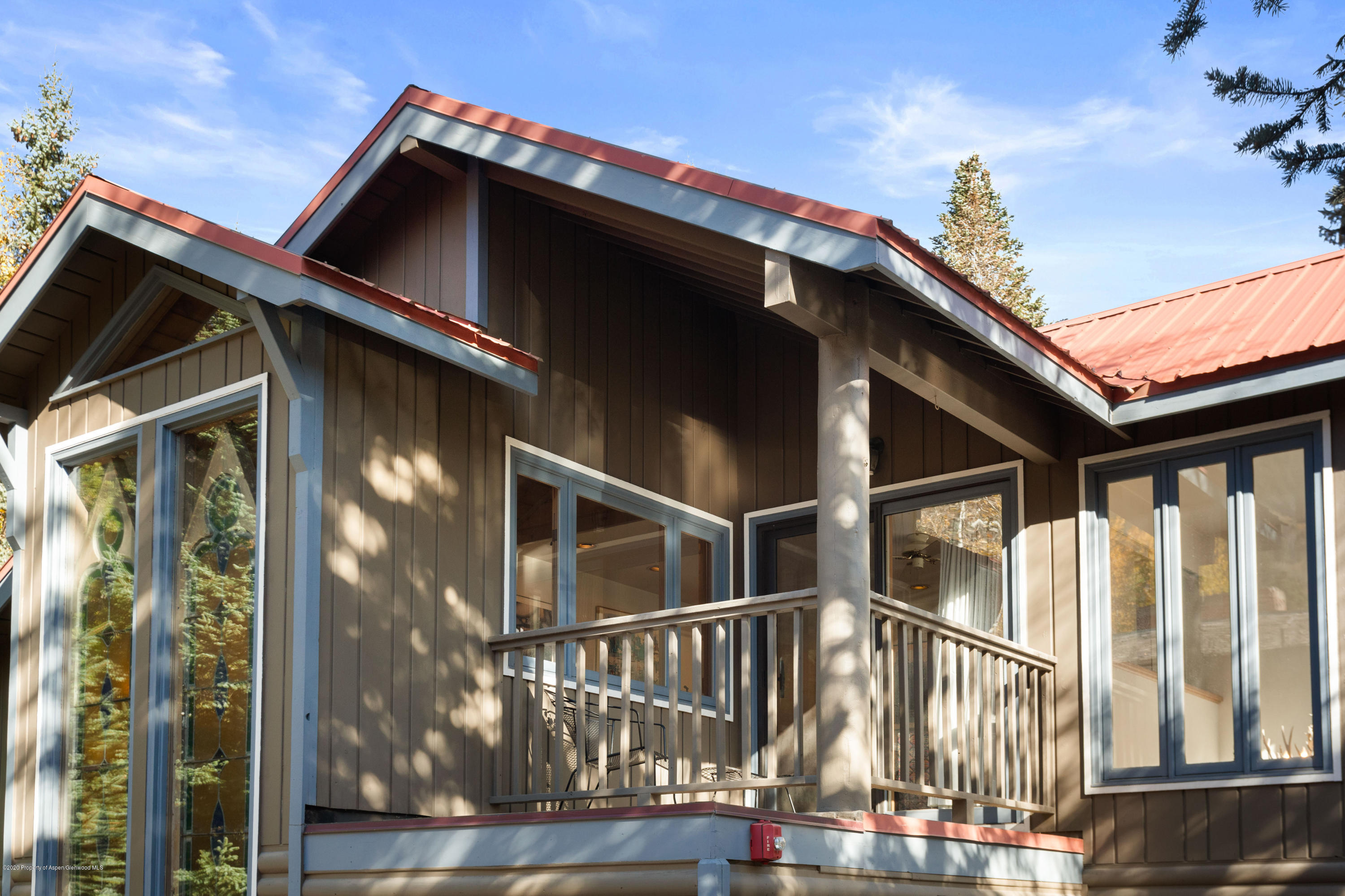 129 E Hopkins Avenue