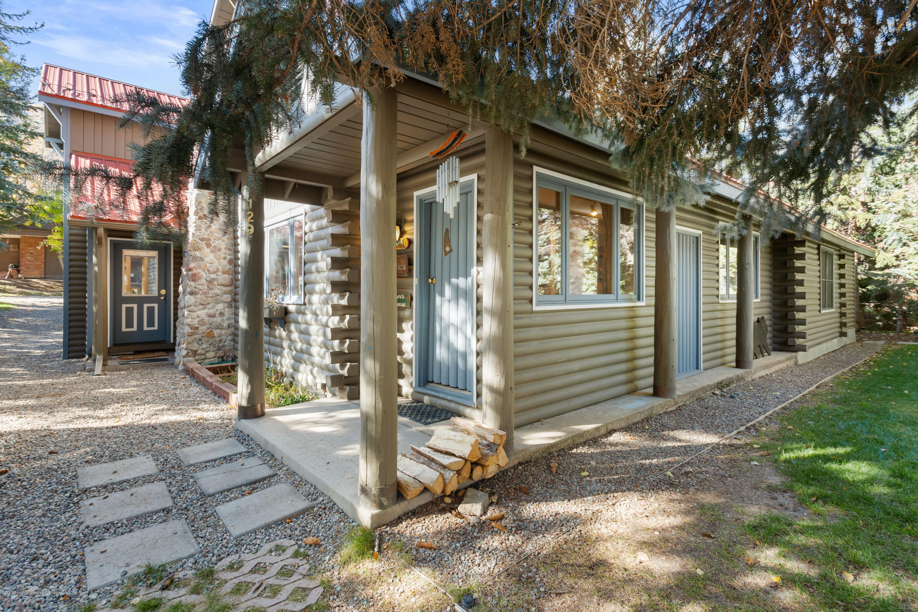 129 E Hopkins Avenue