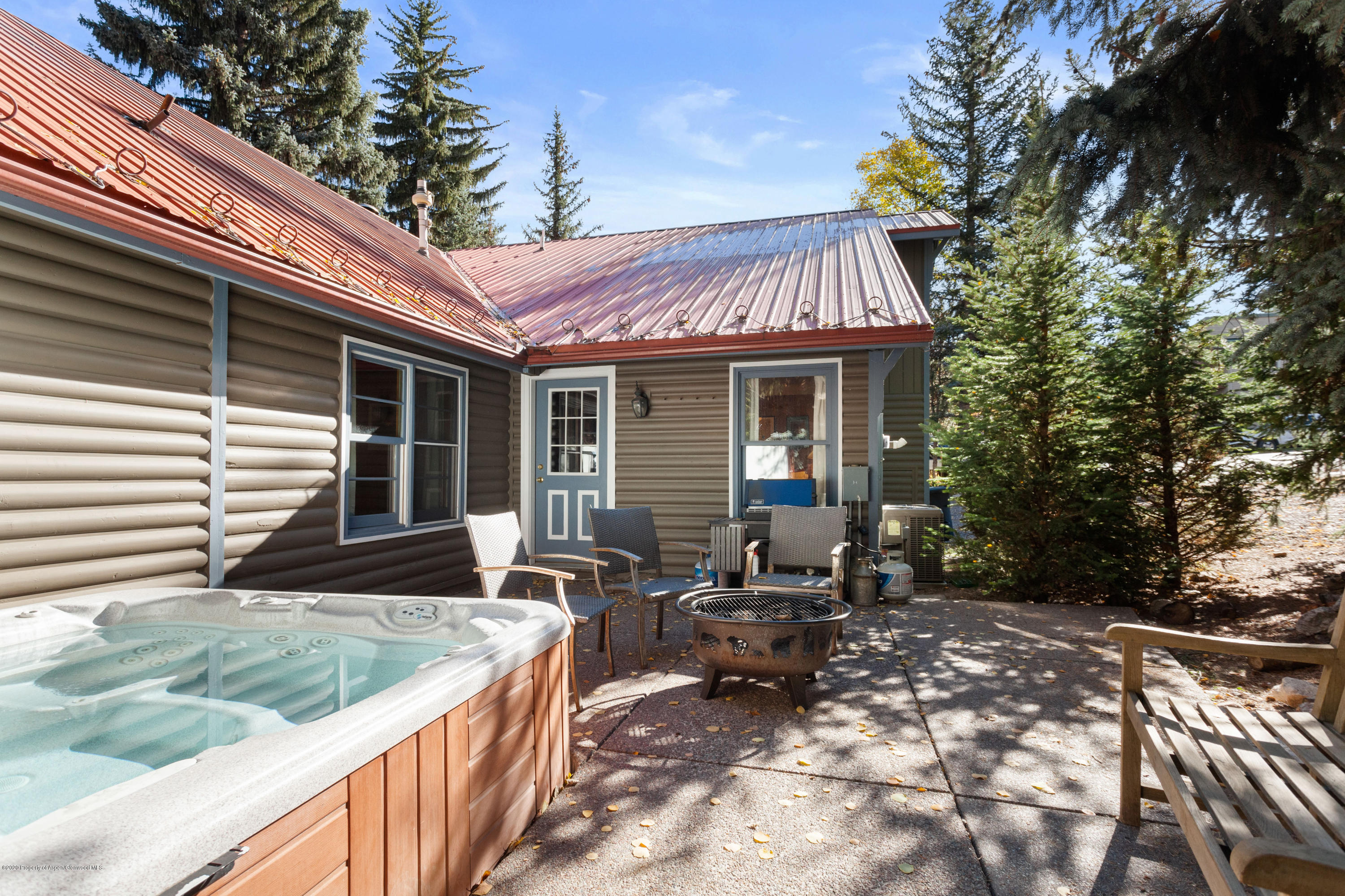 129 E Hopkins Avenue