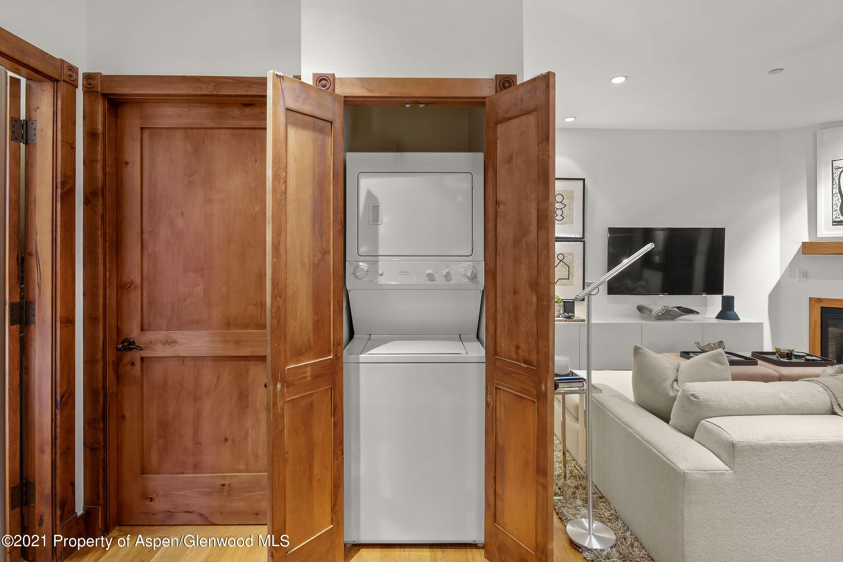 507 W Main Street, C101