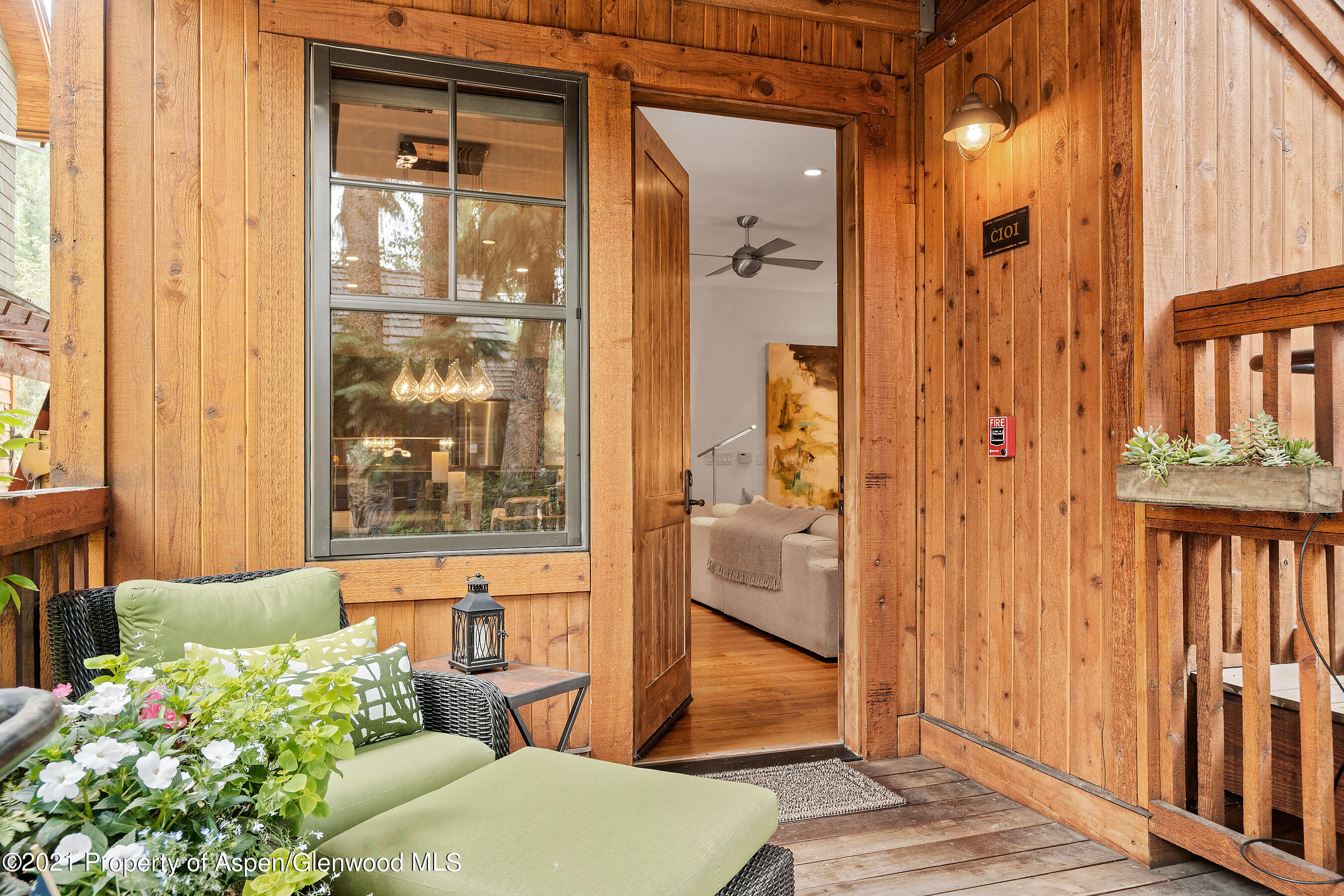 507 W Main Street, C101