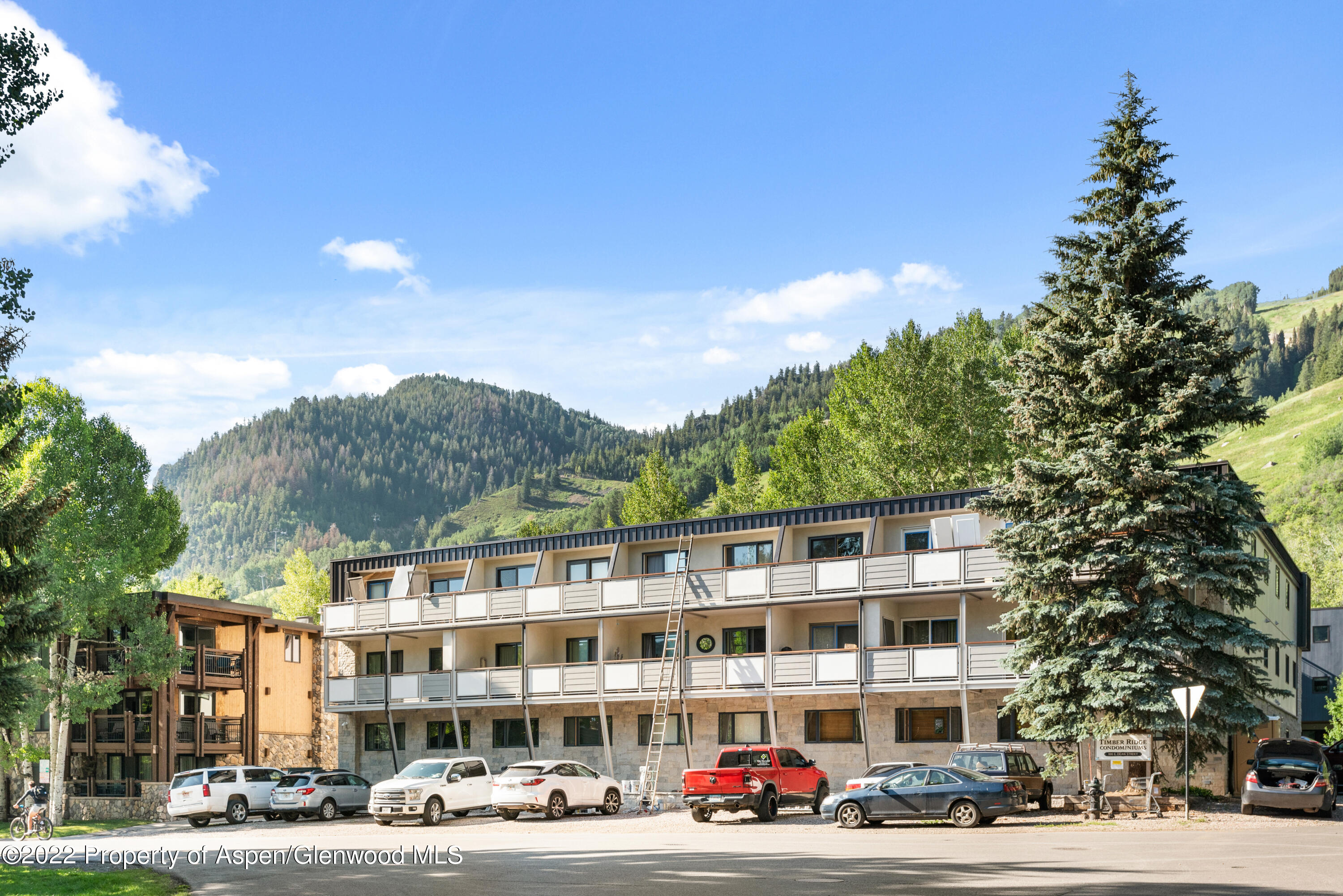 100 E Dean Street, 1-D