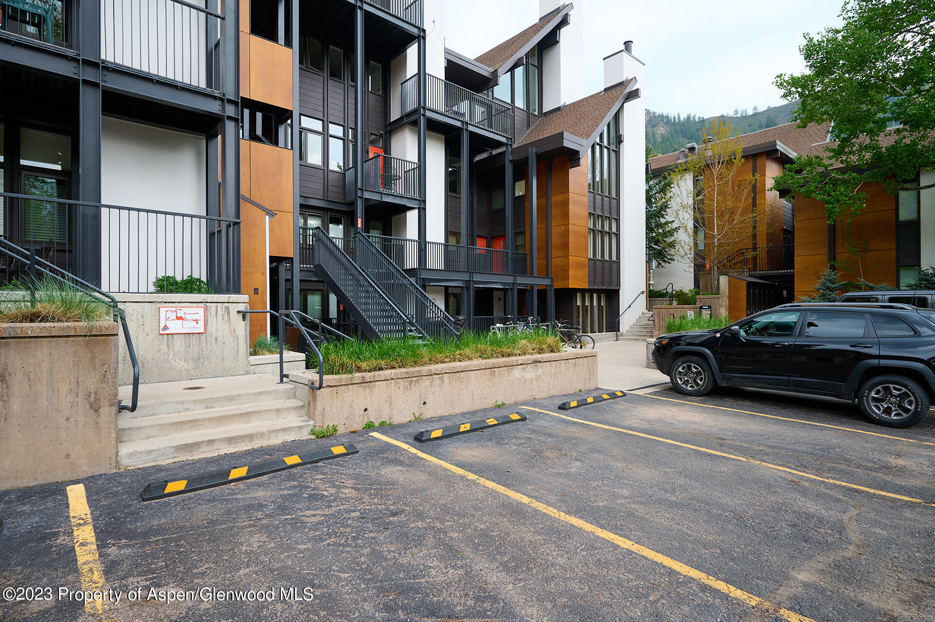 800 S Mill Street, 105