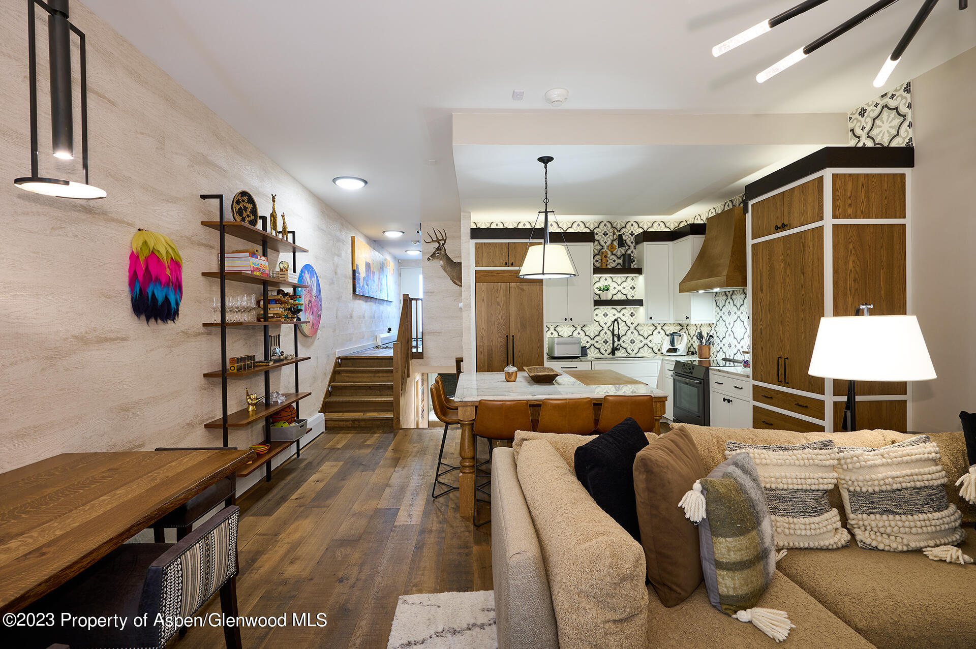 800 S Mill Street, 105