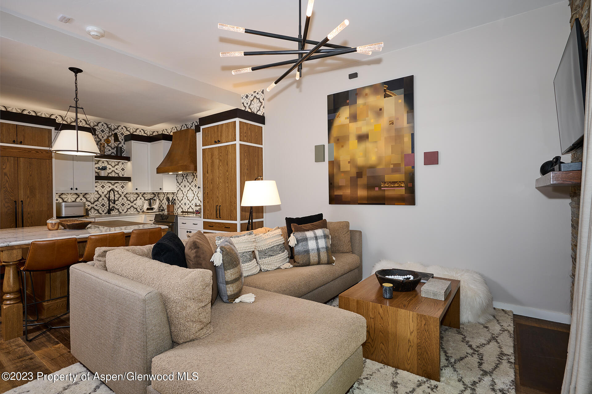 800 S Mill Street, 105