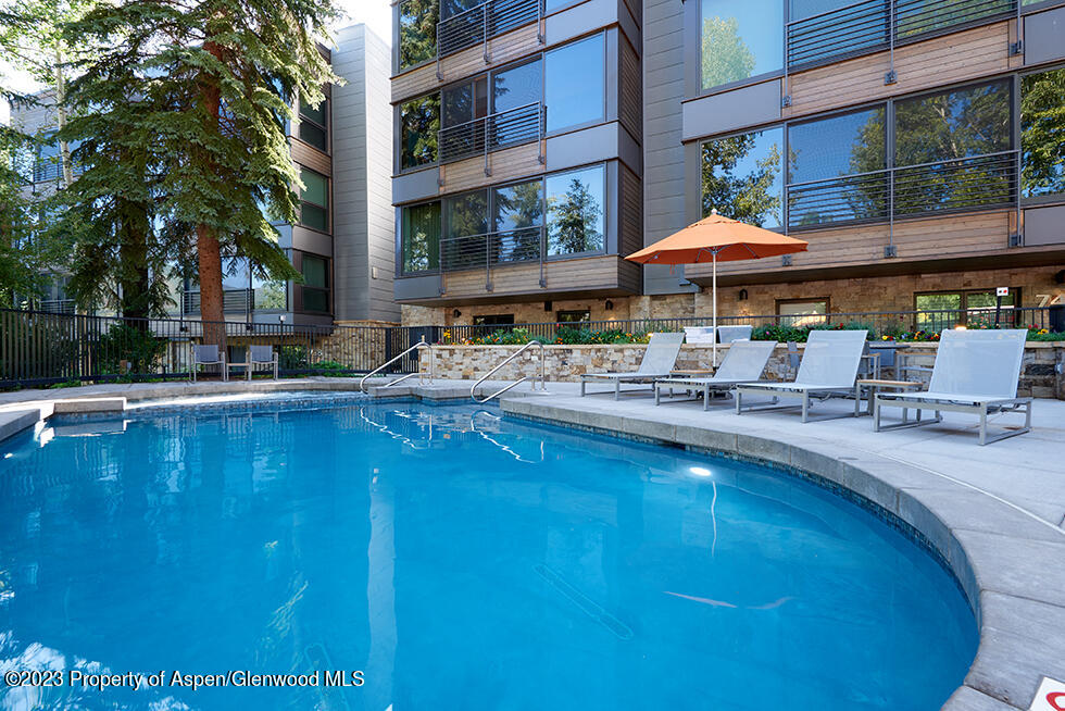 800 S Mill Street, 105