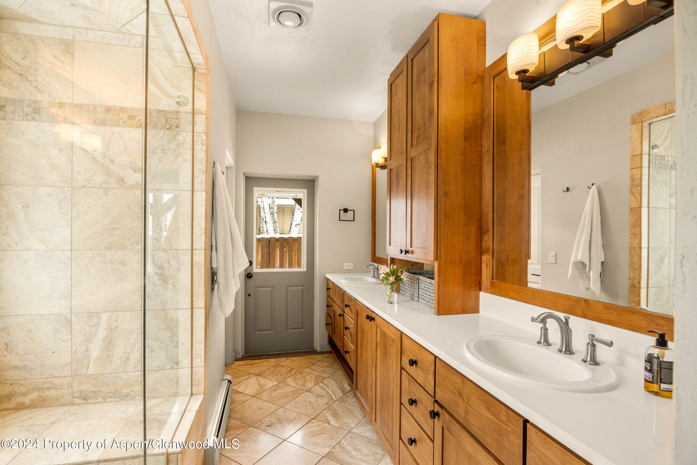 950 CEMETERY Lane, 2