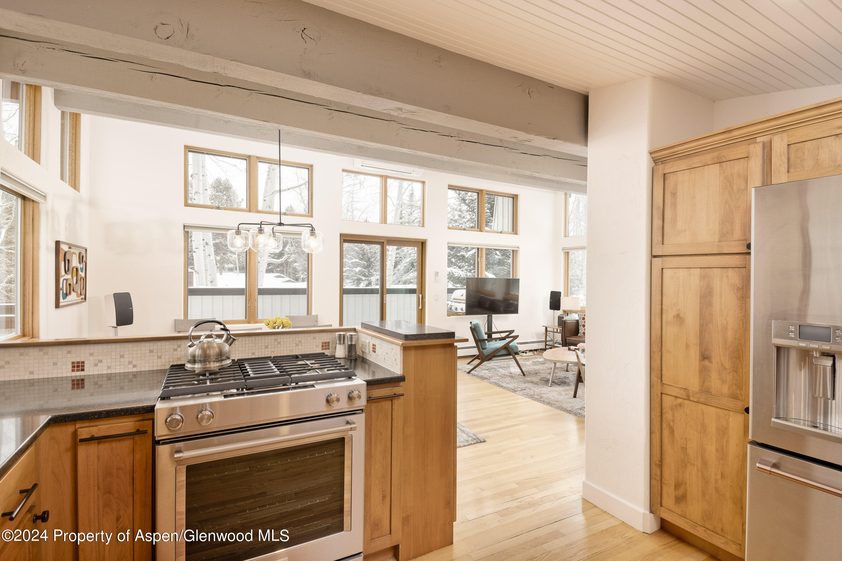 950 CEMETERY Lane, 2