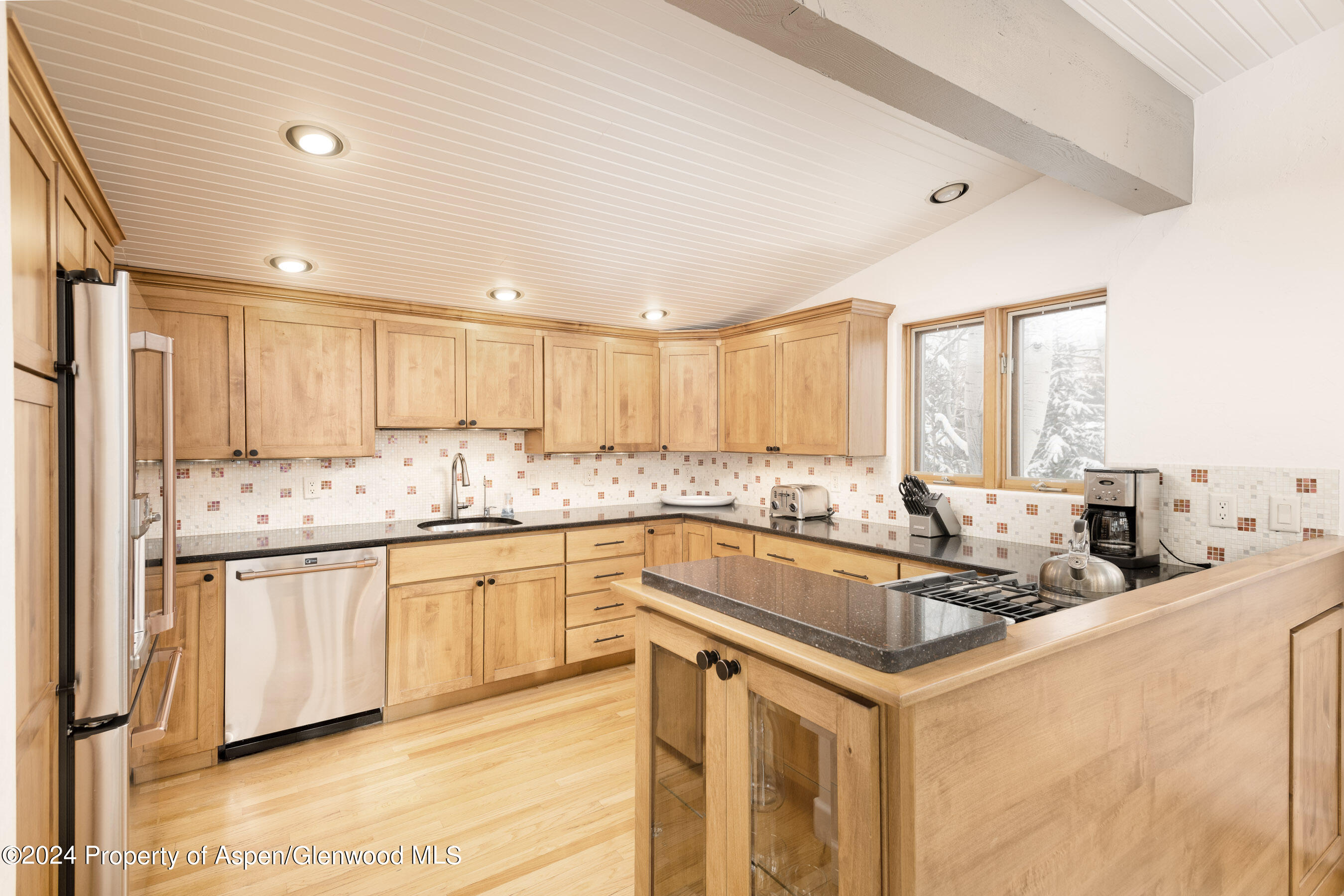 950 CEMETERY Lane, 2