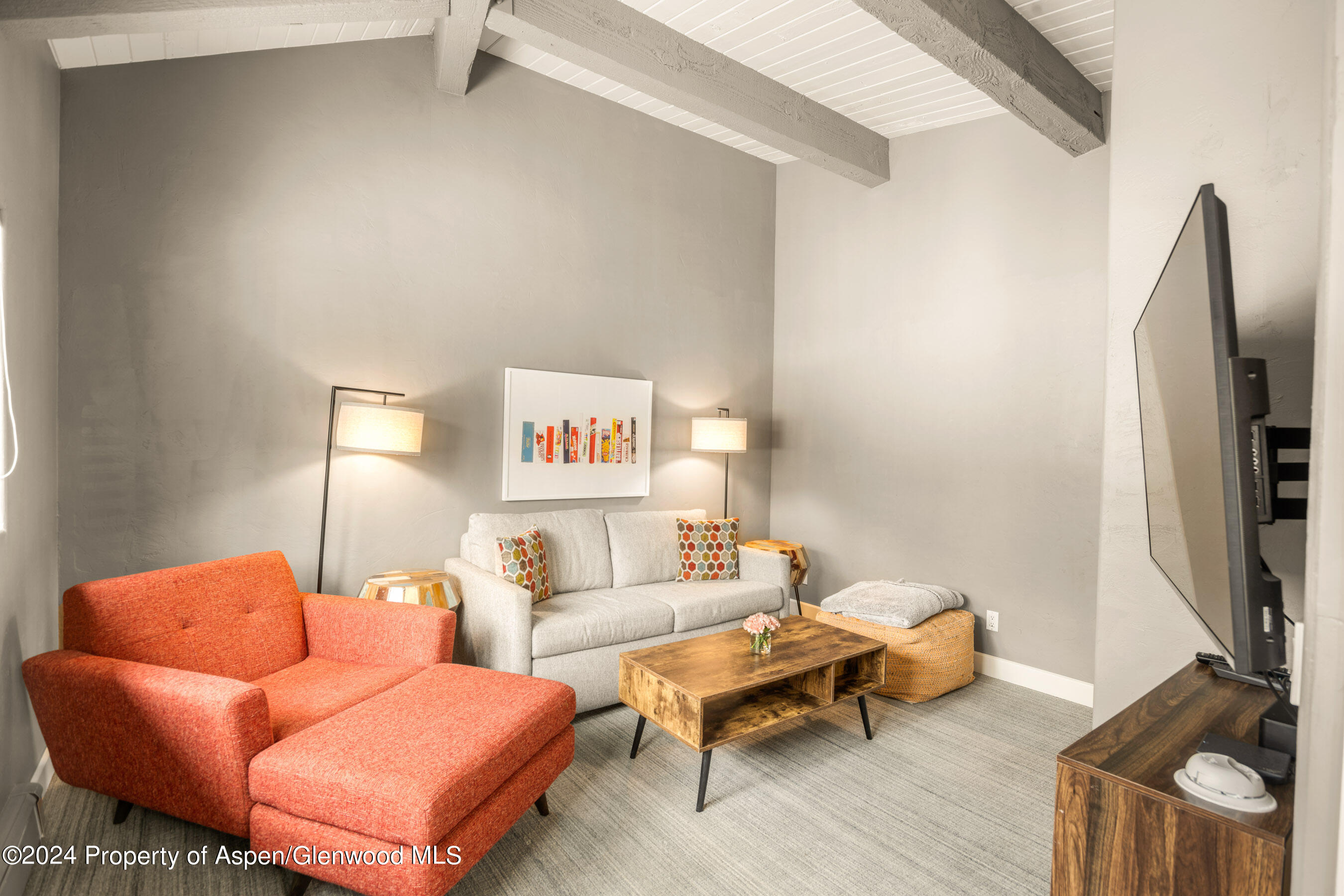 950 CEMETERY Lane, 2