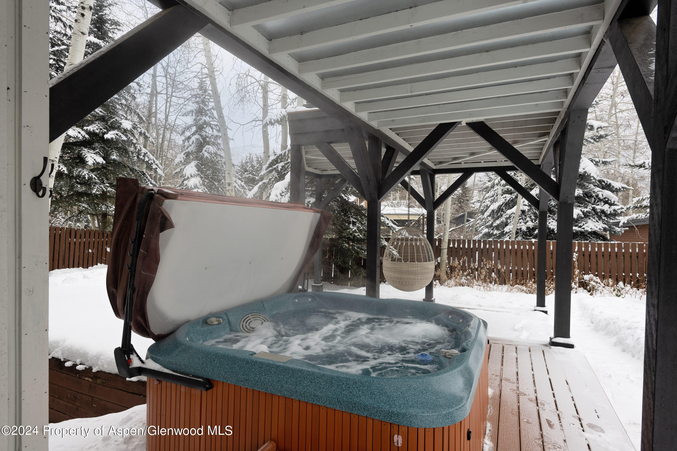 950 CEMETERY Lane, 2