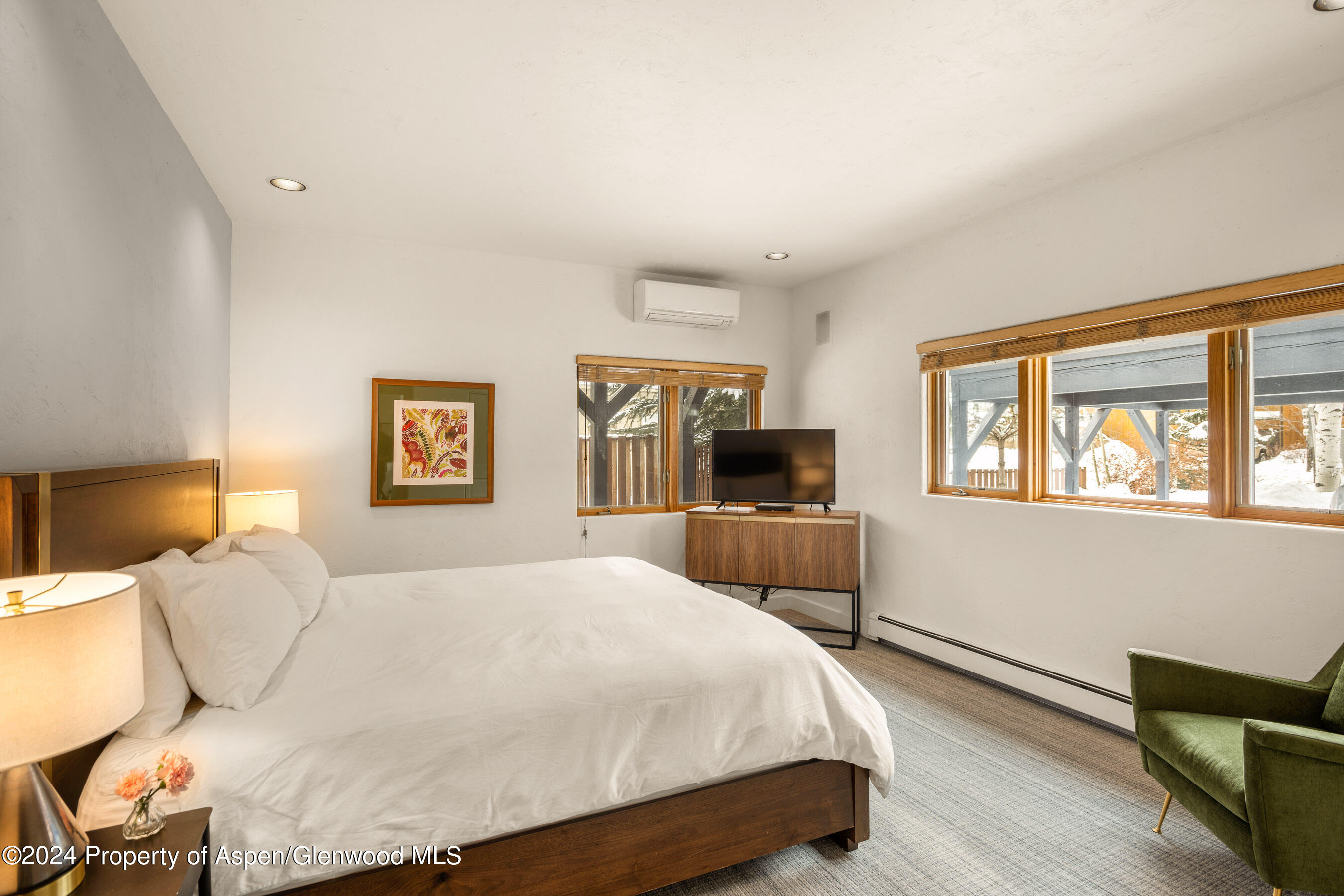 950 CEMETERY Lane, 2