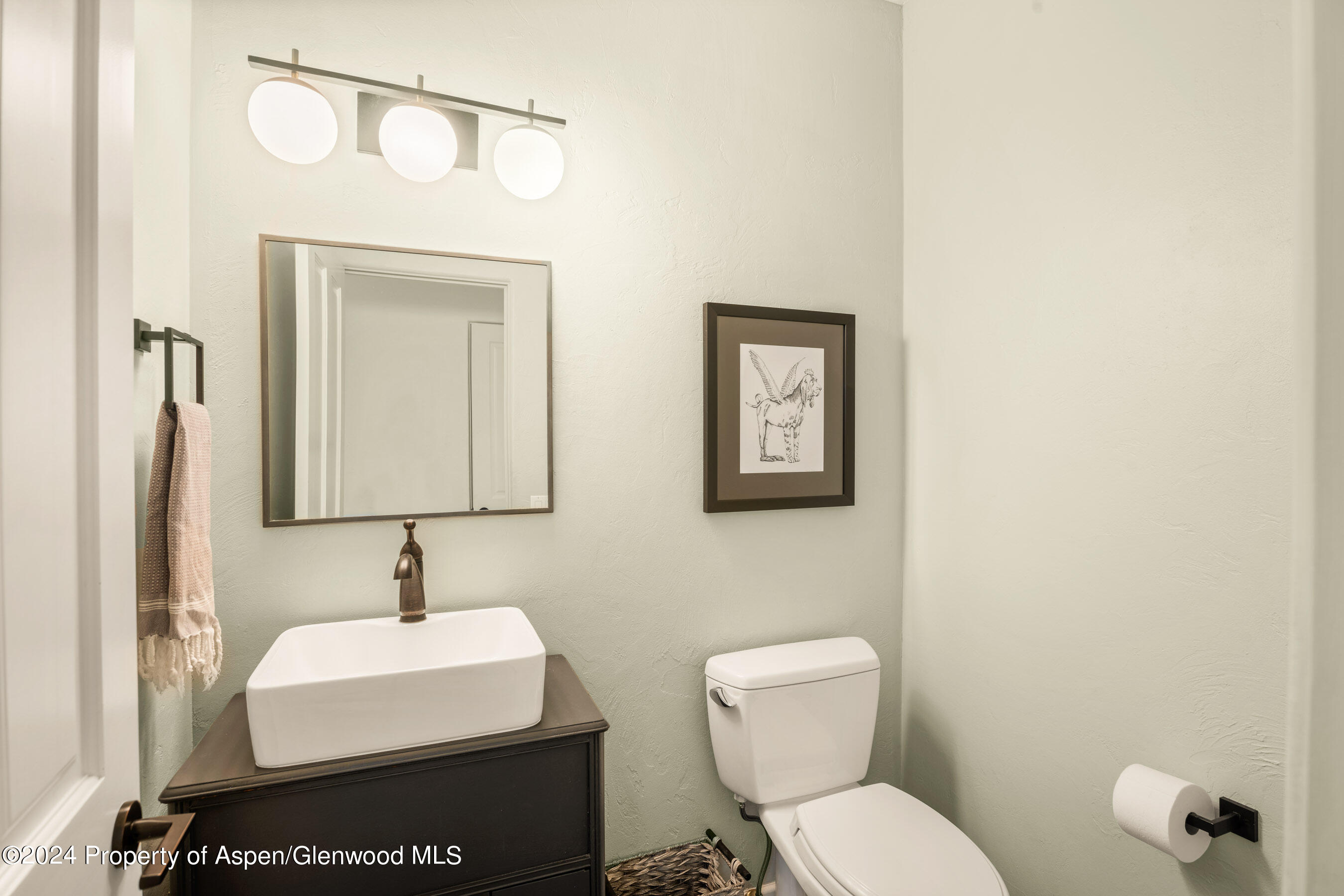 950 CEMETERY Lane, 2