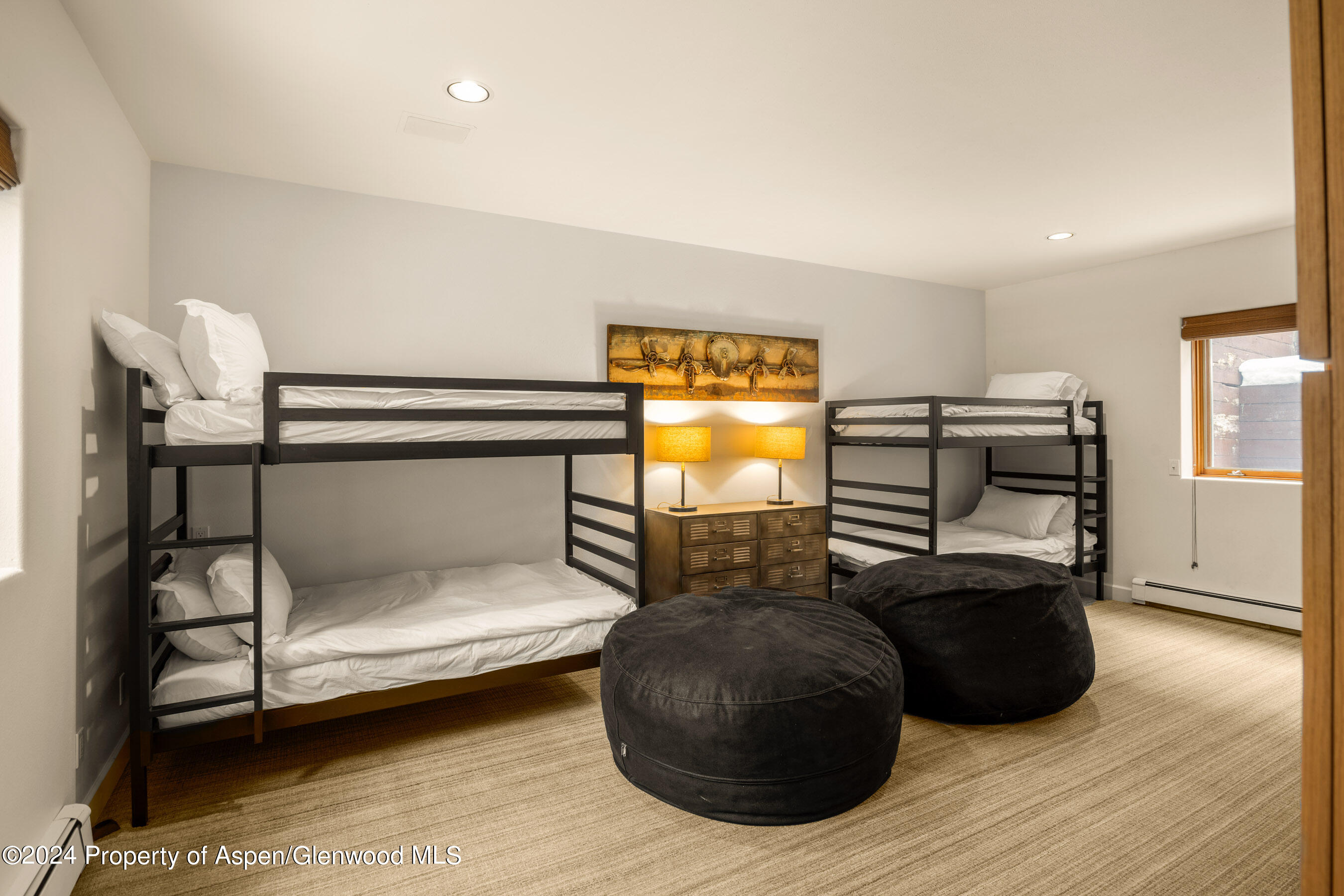 950 CEMETERY Lane, 2