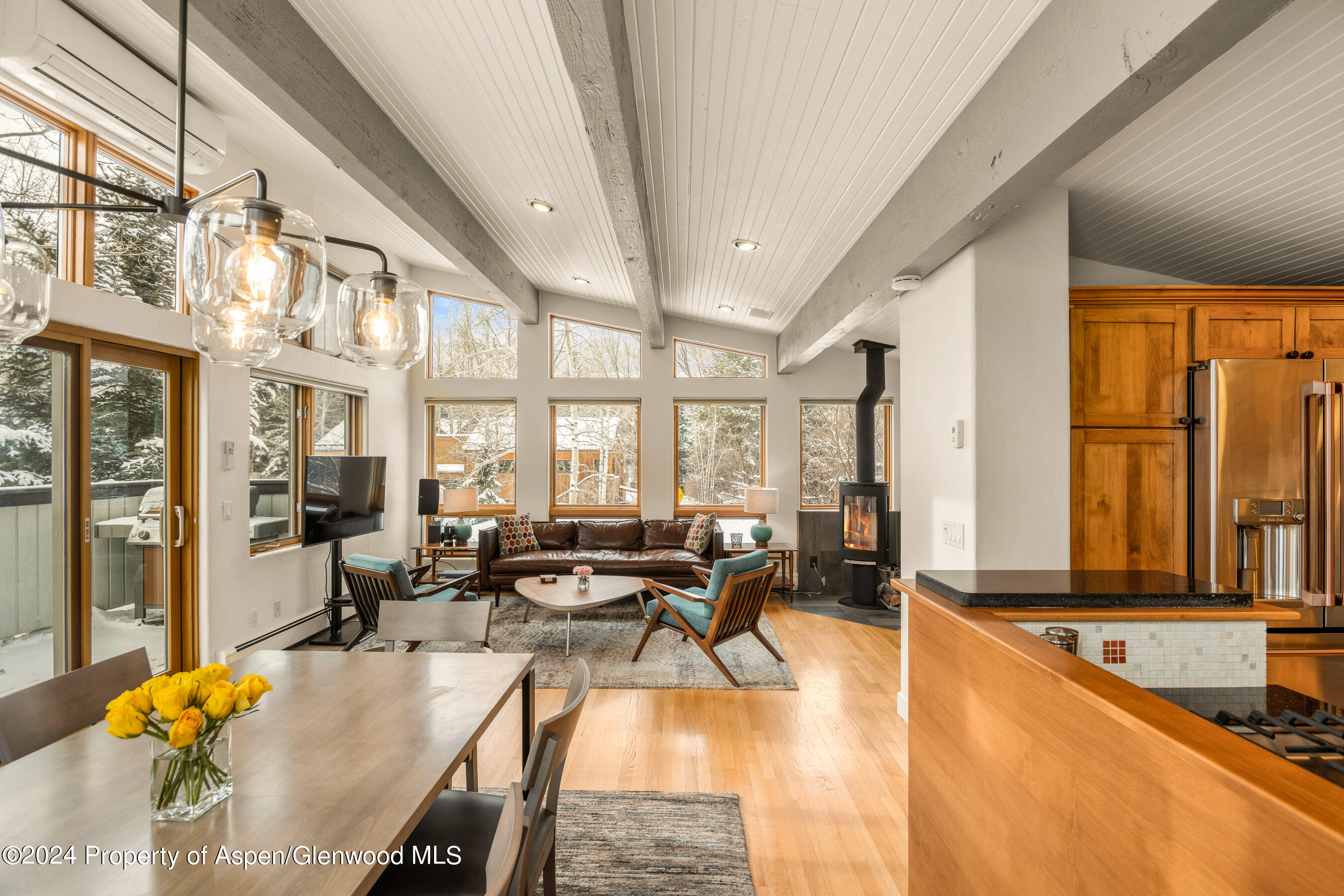 950 CEMETERY Lane, 2