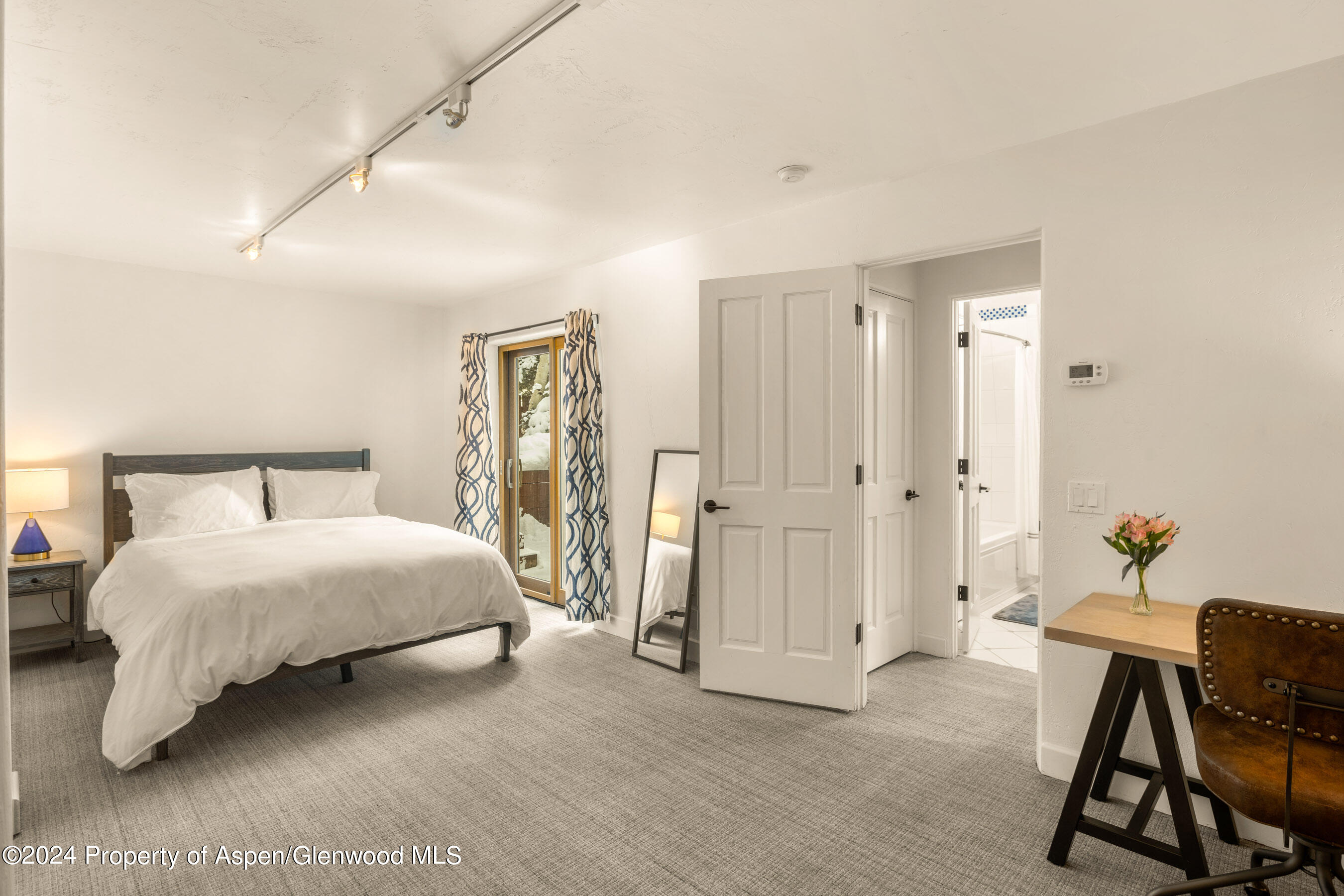 950 CEMETERY Lane, 2